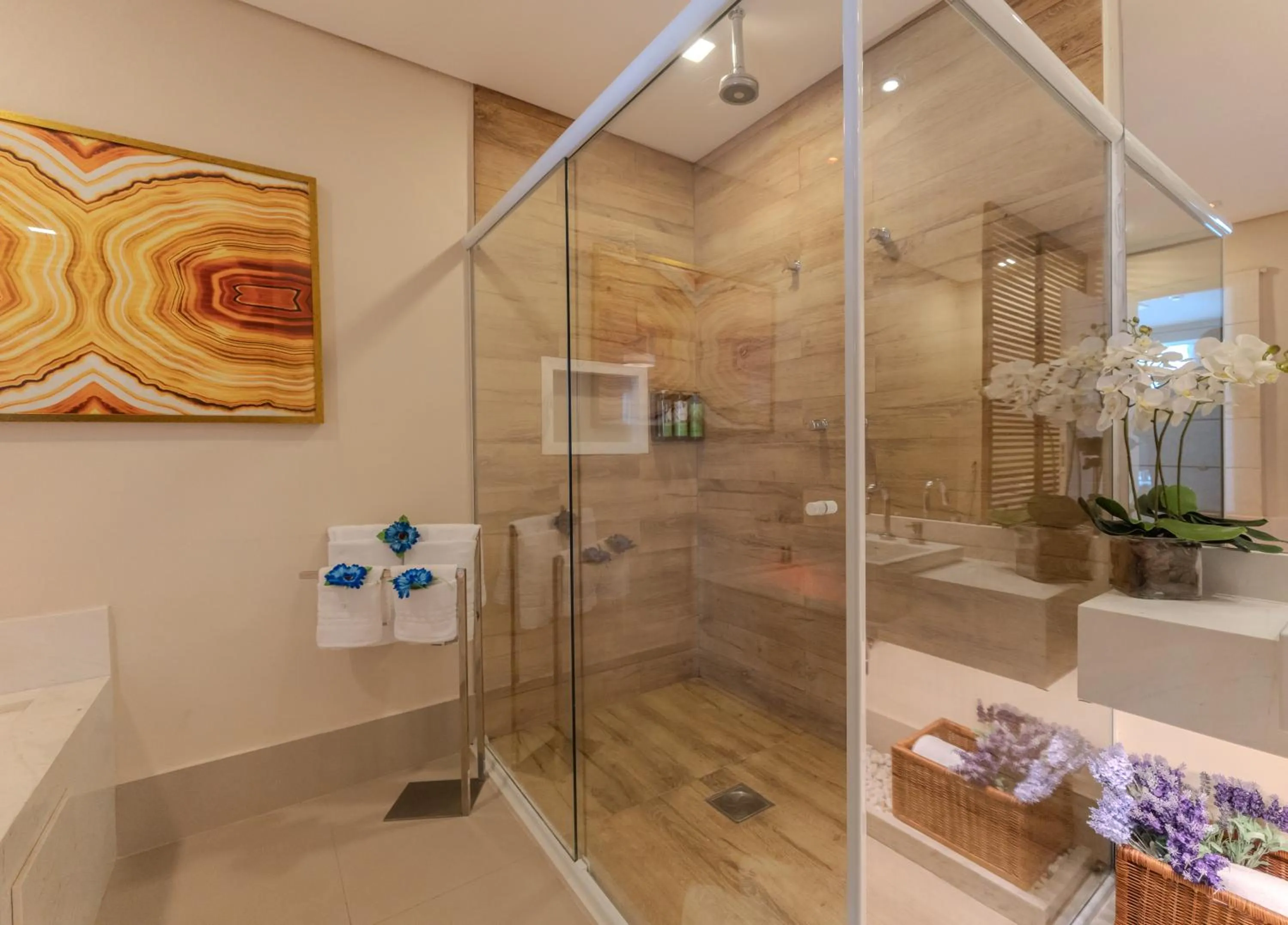 Shower in Hotel Heritage