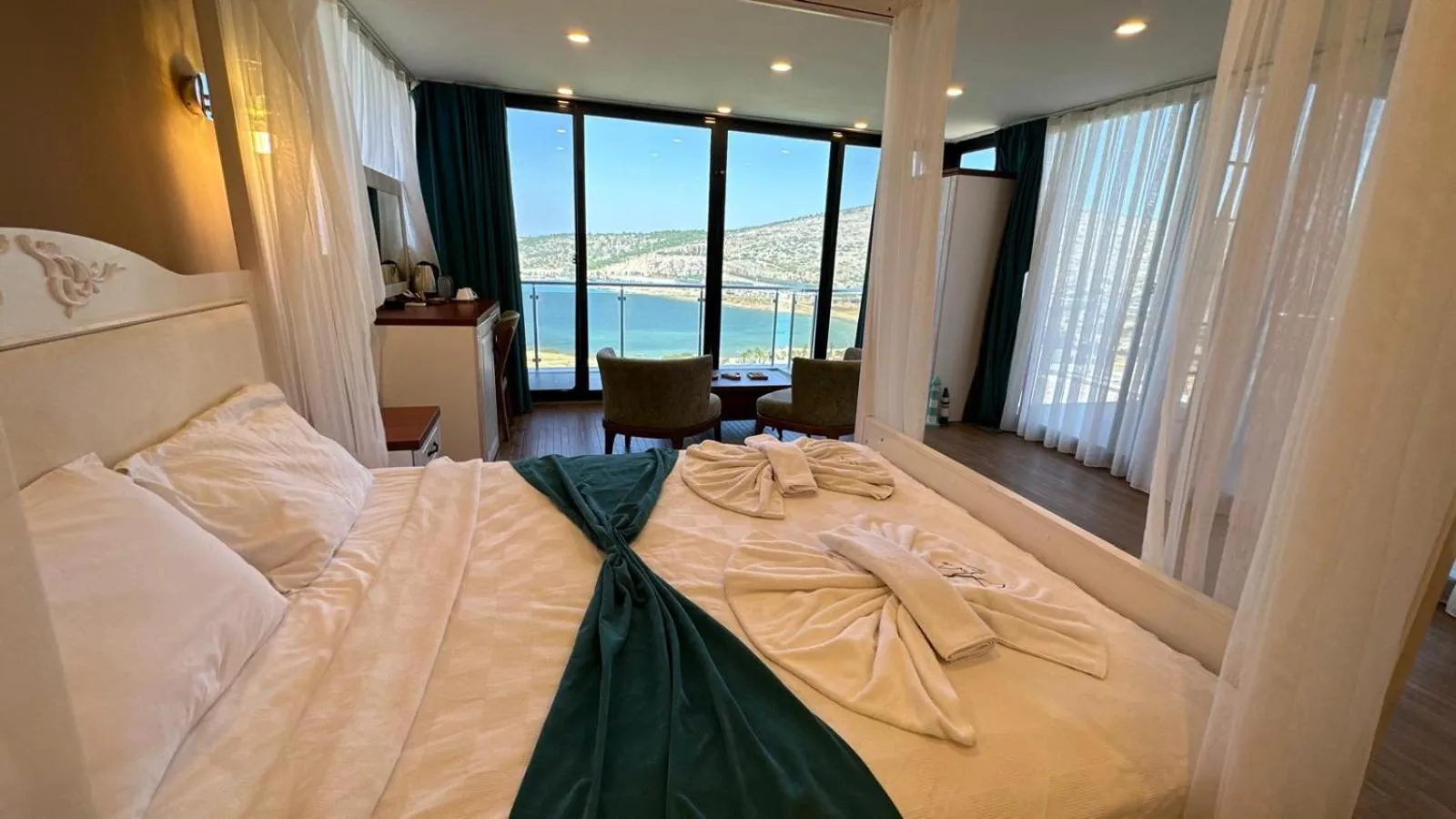 Bed in Aden Boutique Otel