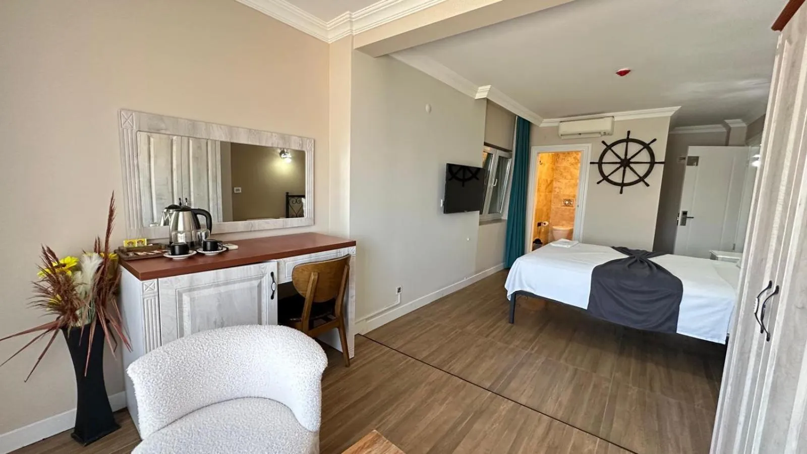 Property building, Bed in Aden Boutique Otel