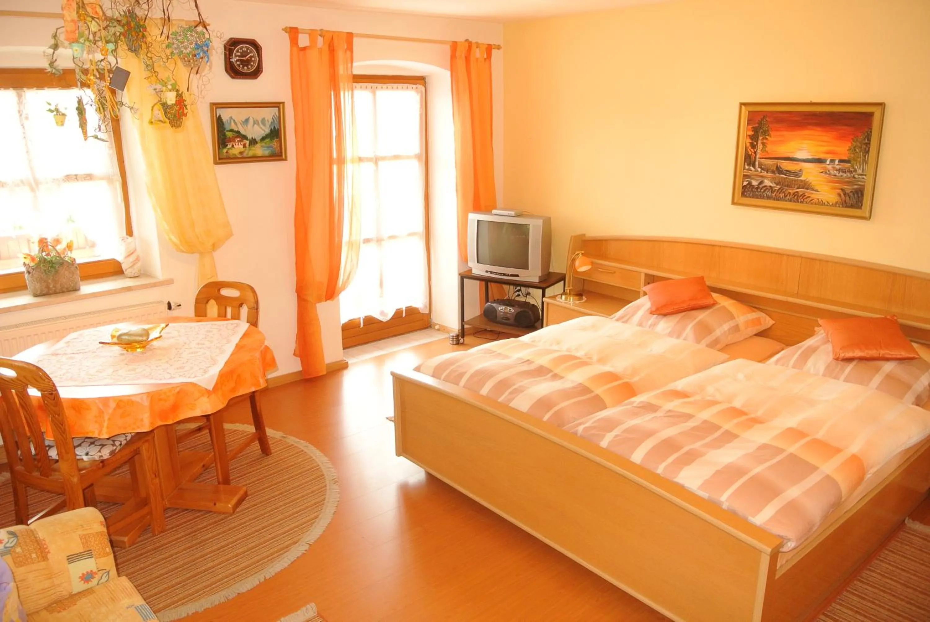 Bedroom, Bed in Haus Am Waldrand - Ferienwohnung Augustin