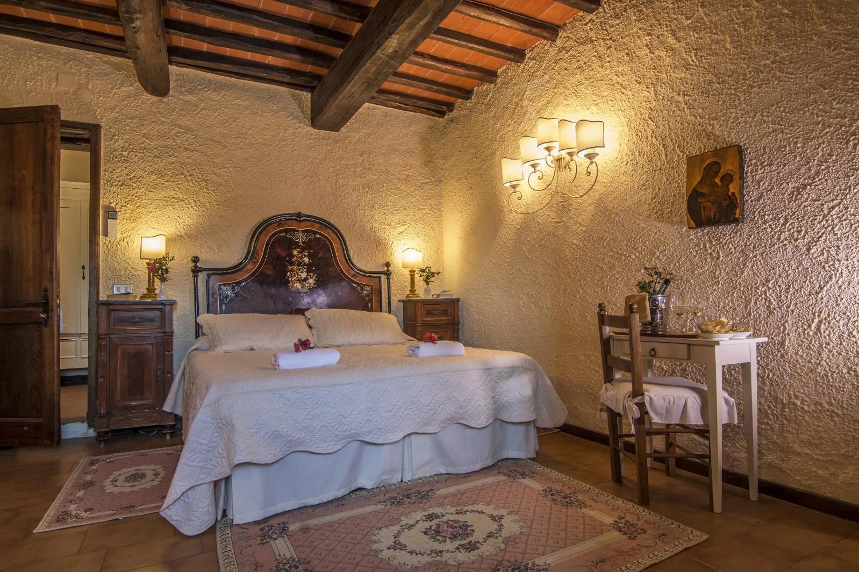 Photo of the whole room, Bed in Hotel Colle Etrusco Salivolpi
