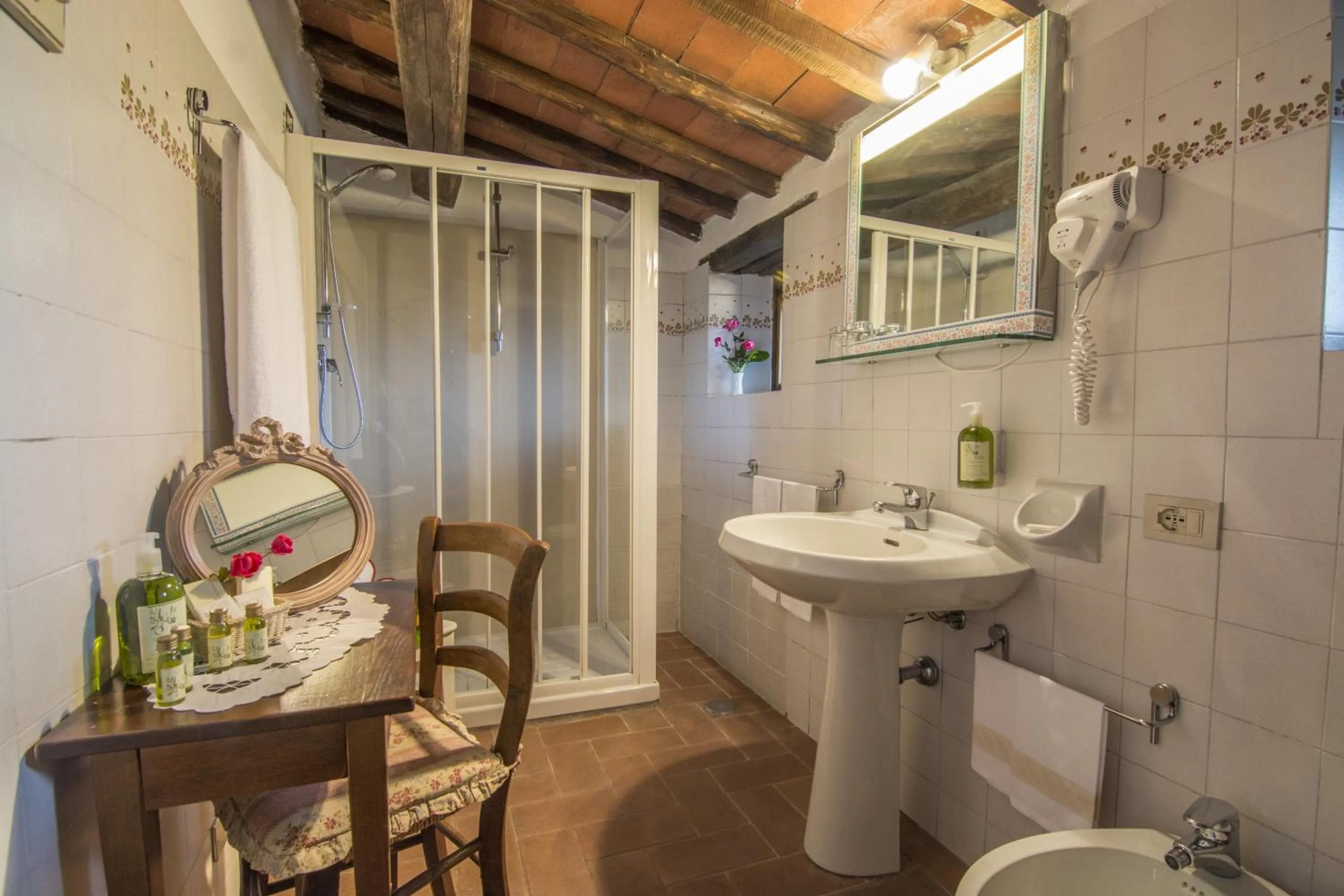 Bathroom in Hotel Colle Etrusco Salivolpi