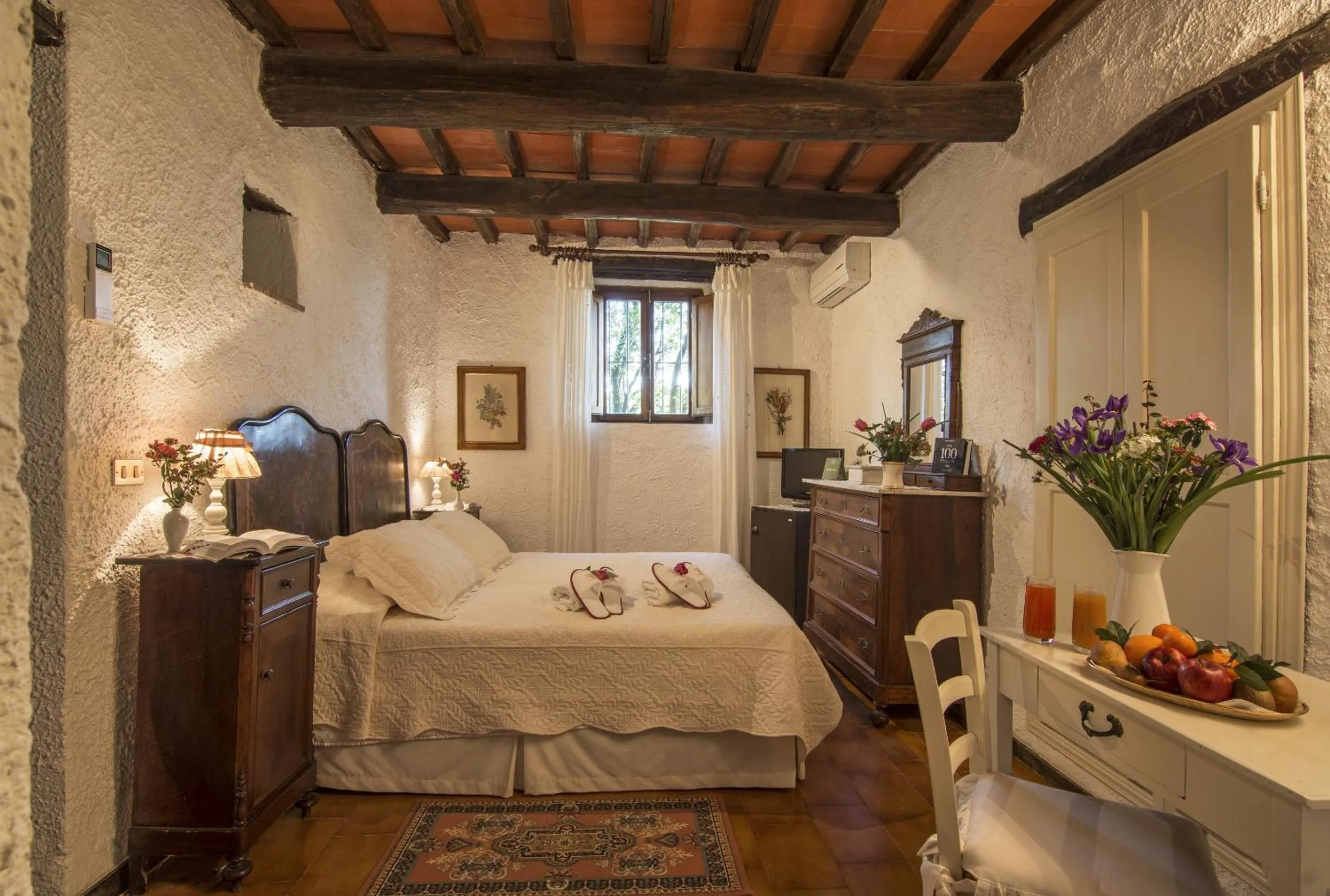Photo of the whole room, Bed in Hotel Colle Etrusco Salivolpi