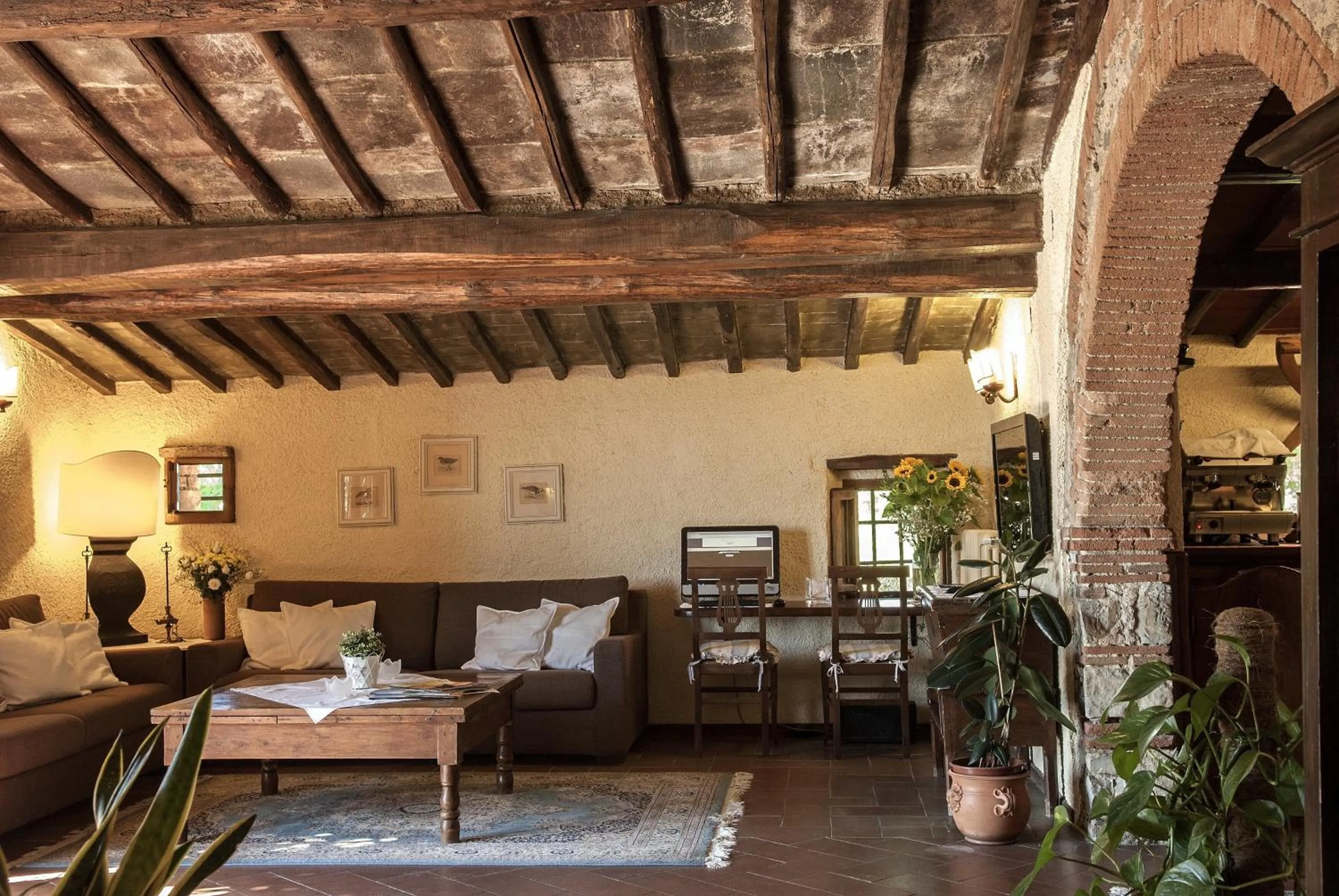 Communal lounge/ TV room in Hotel Colle Etrusco Salivolpi