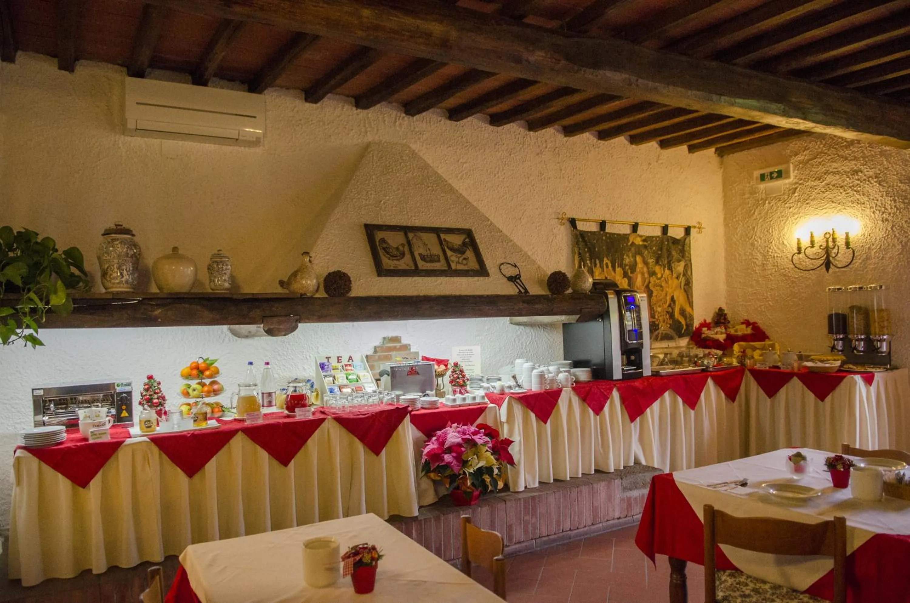 Buffet breakfast in Hotel Colle Etrusco Salivolpi