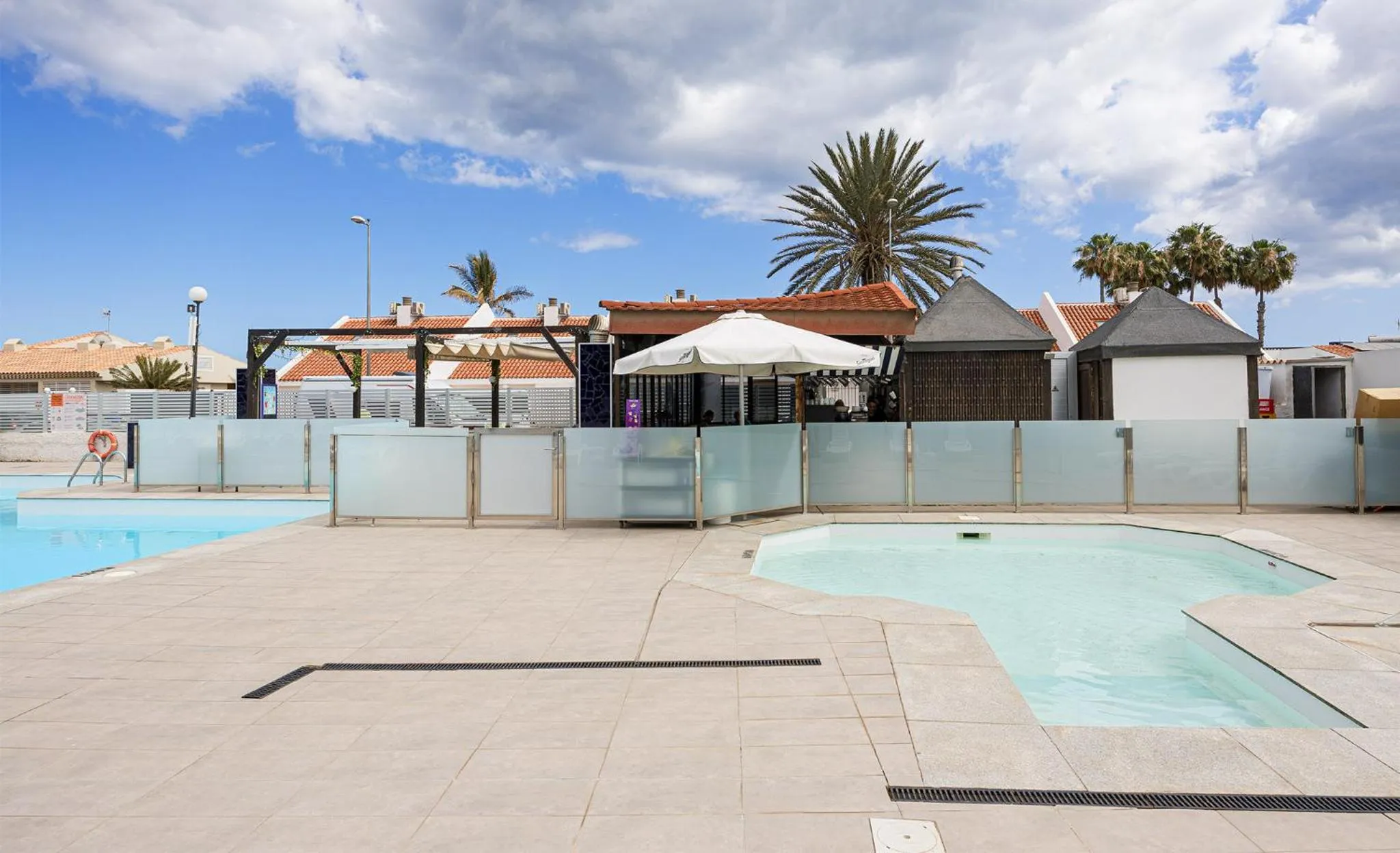 Swimming pool in Smartr Maspalomas Corinto