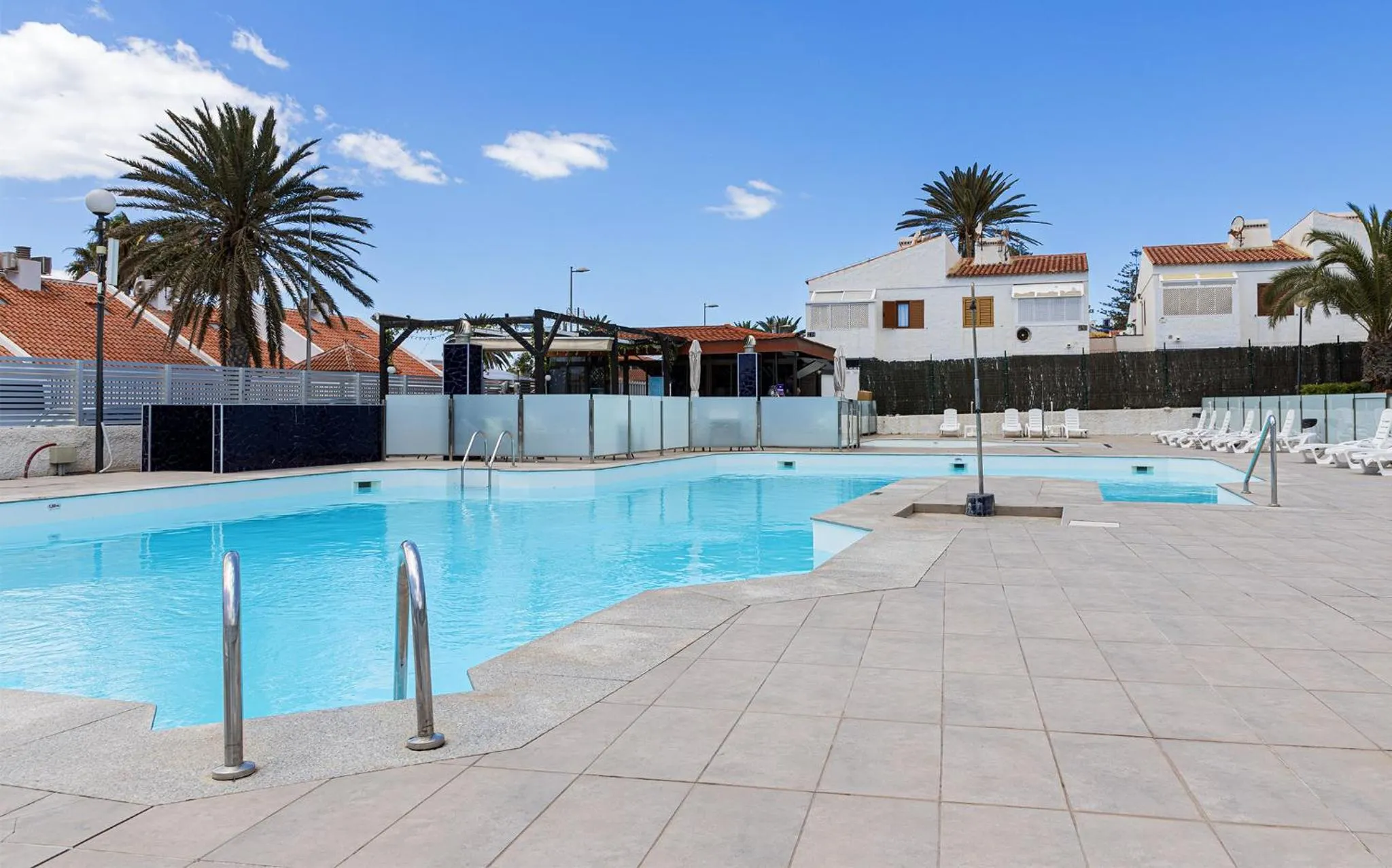 Pool view in Smartr Maspalomas Corinto