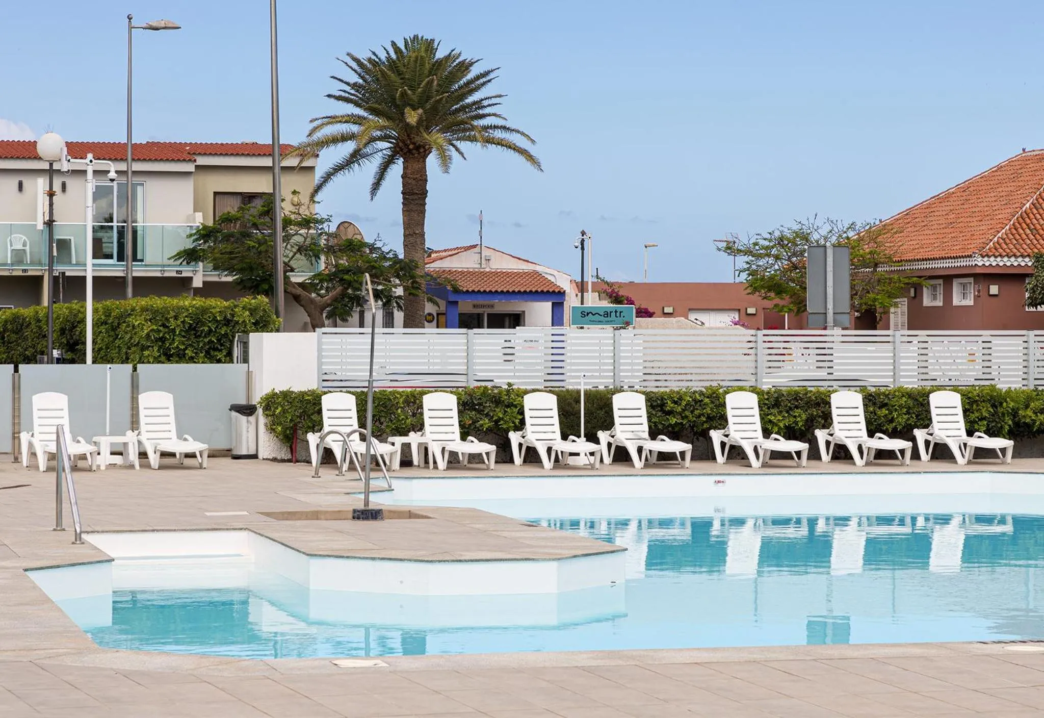 Swimming pool in Smartr Maspalomas Corinto