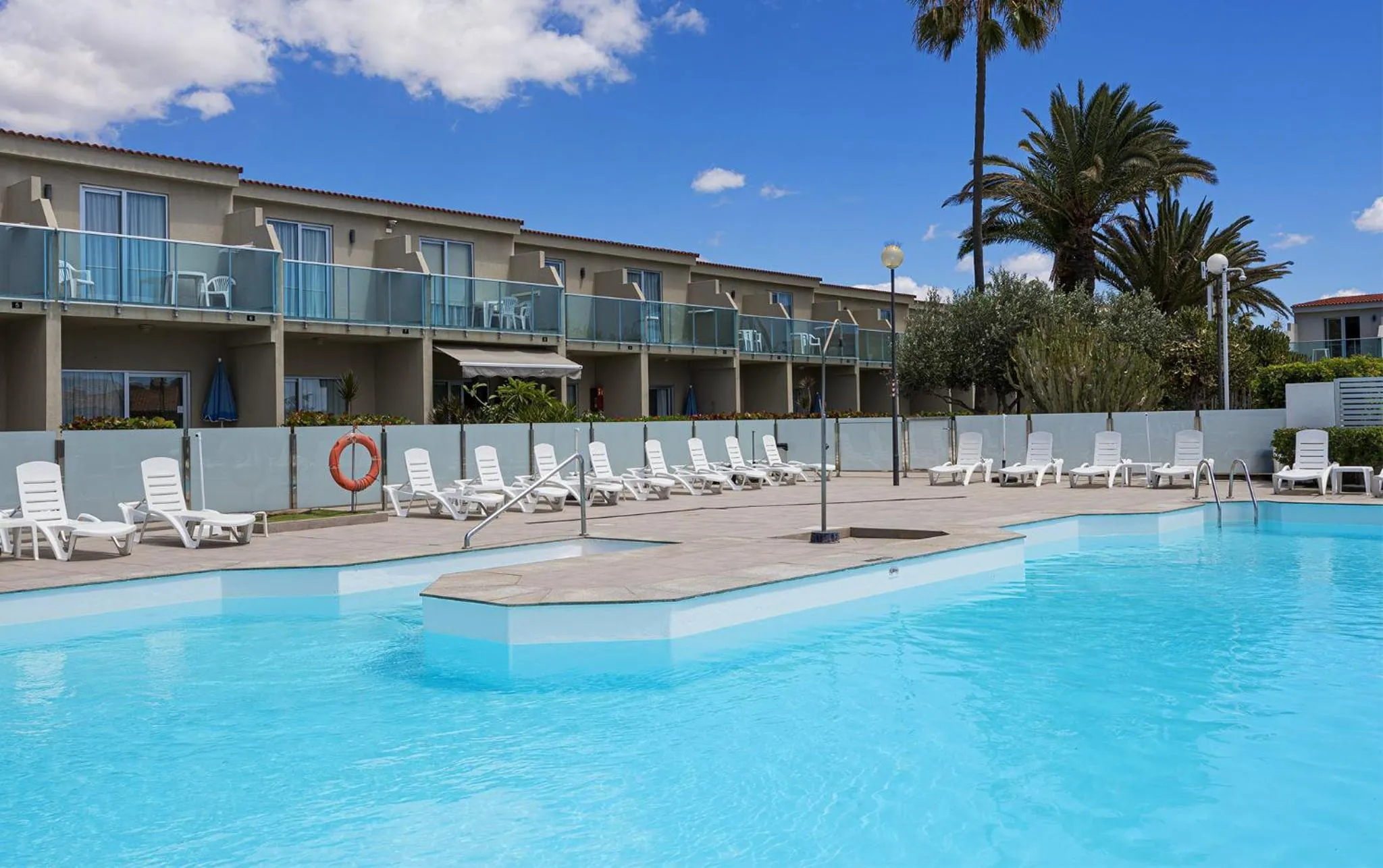 Pool view in Smartr Maspalomas Corinto