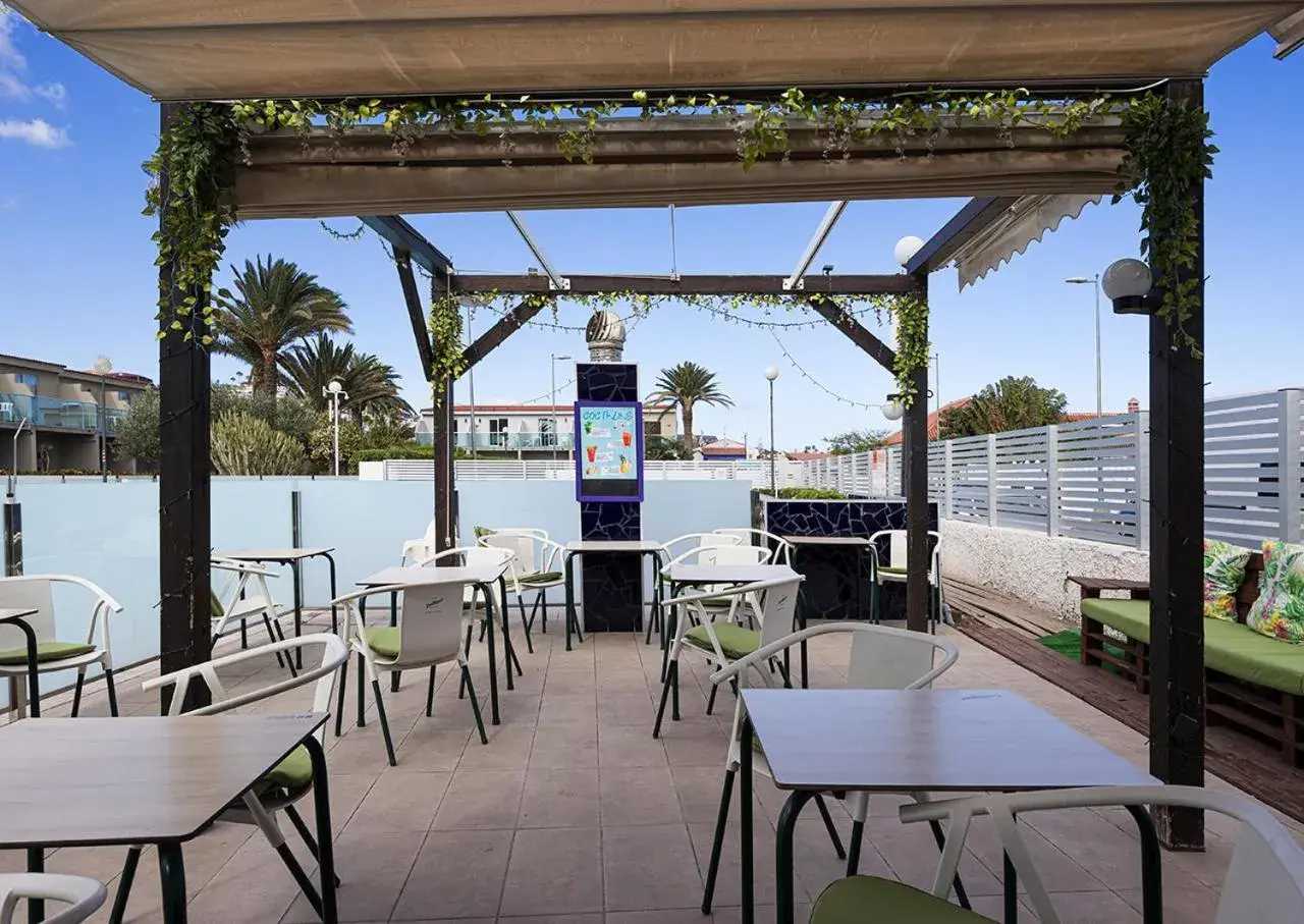 Lounge or bar in Smartr Maspalomas Corinto Lounge or bar in Smartr Maspalomas Corinto