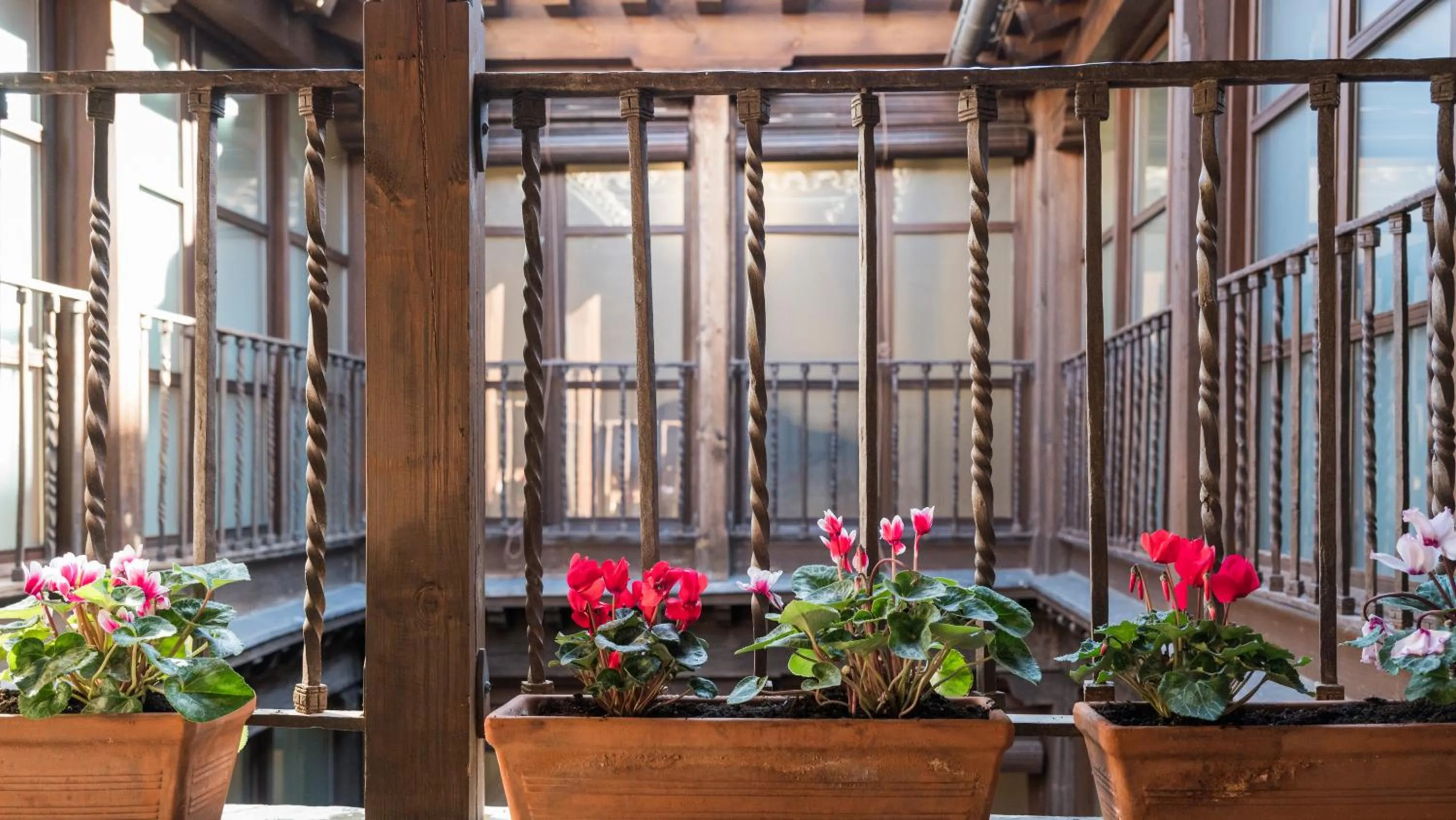 Property building in Casa de los Mozárabes by Toledo AP