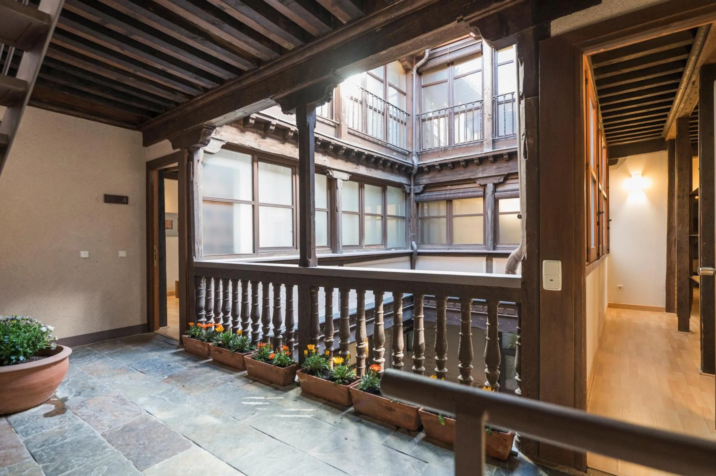 Property building in Casa de los Mozárabes by Toledo AP