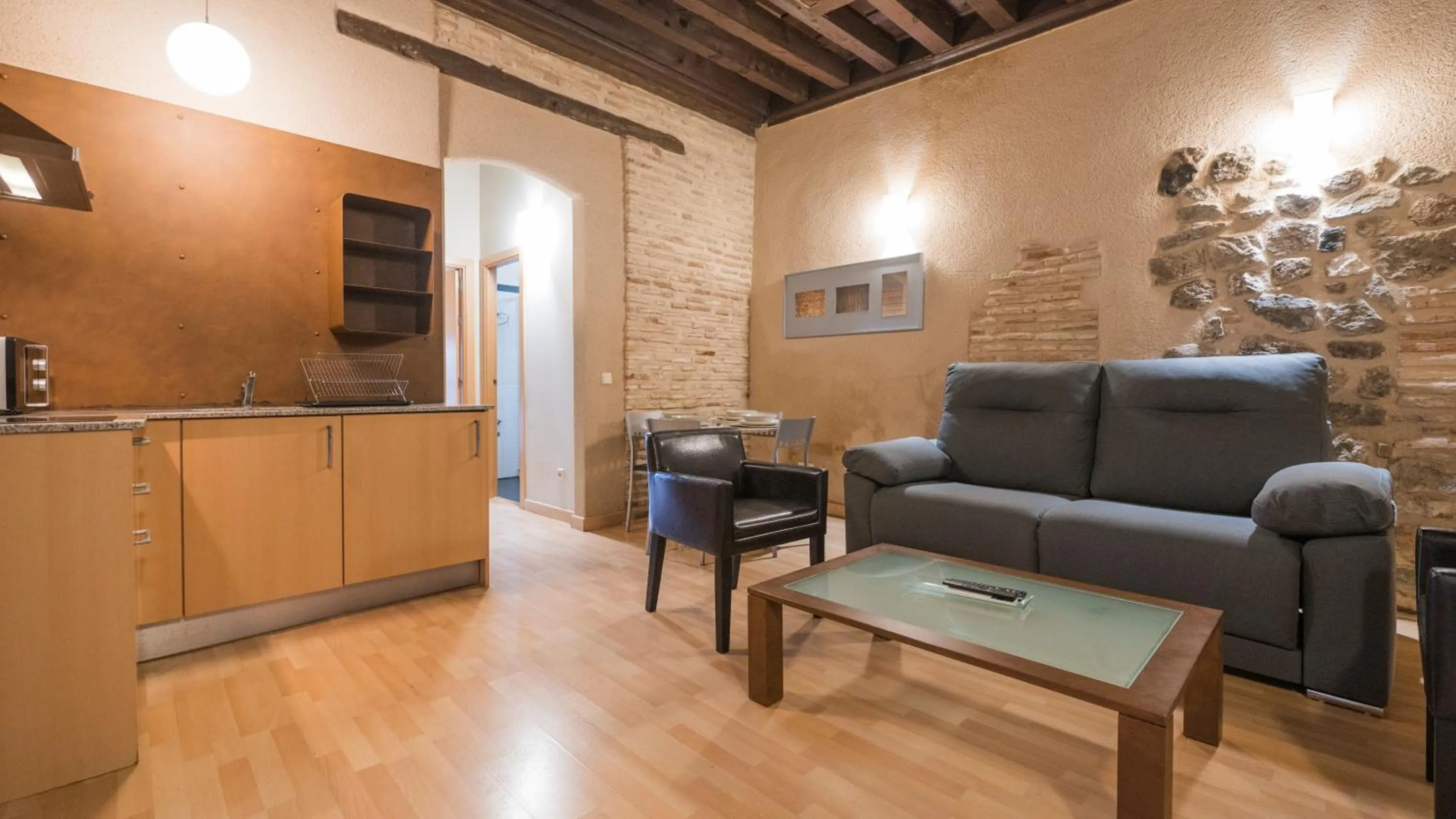 Living room in Casa de los Mozárabes by Toledo AP