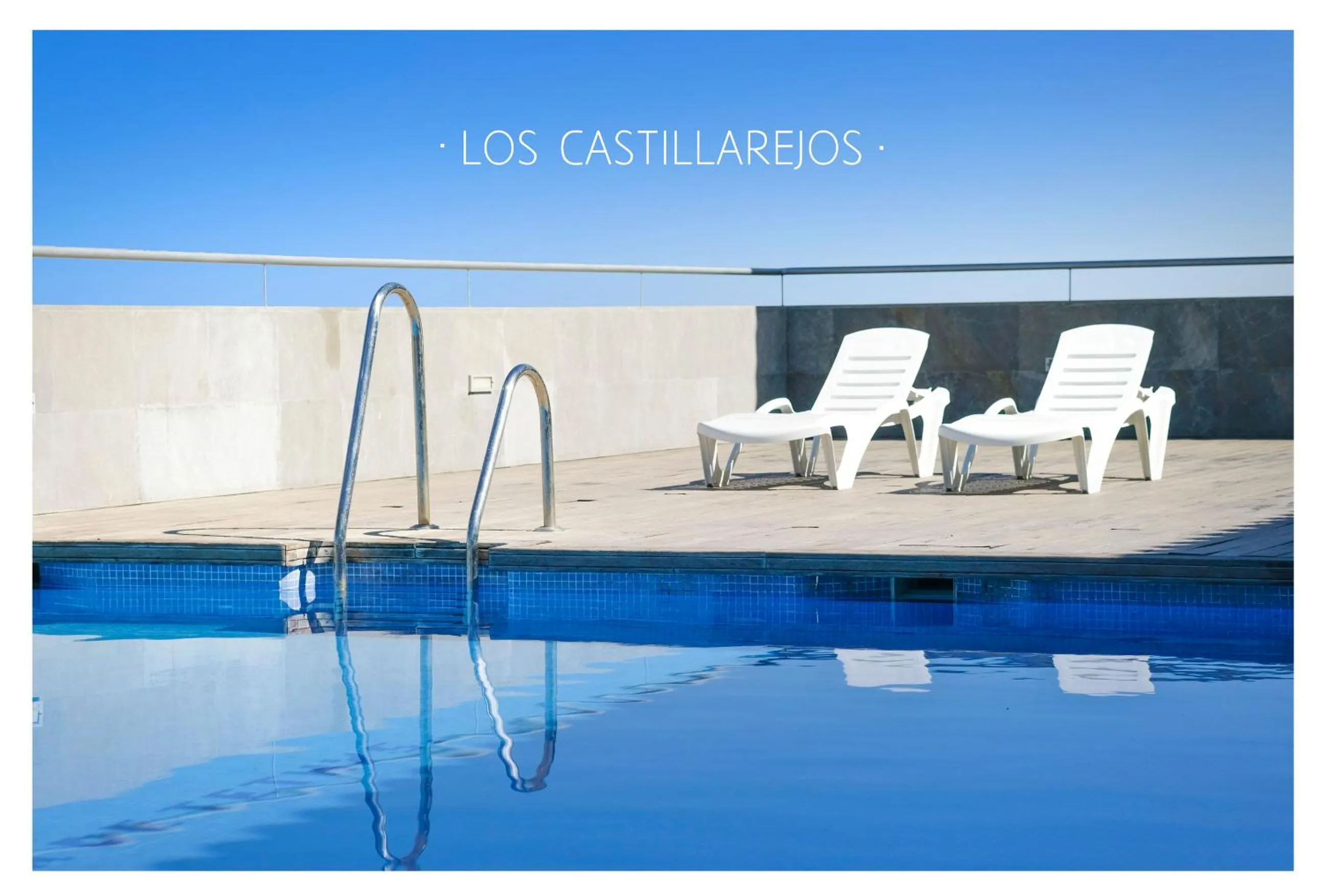 Swimming pool in Los Castillarejos Apartamentos Rurales