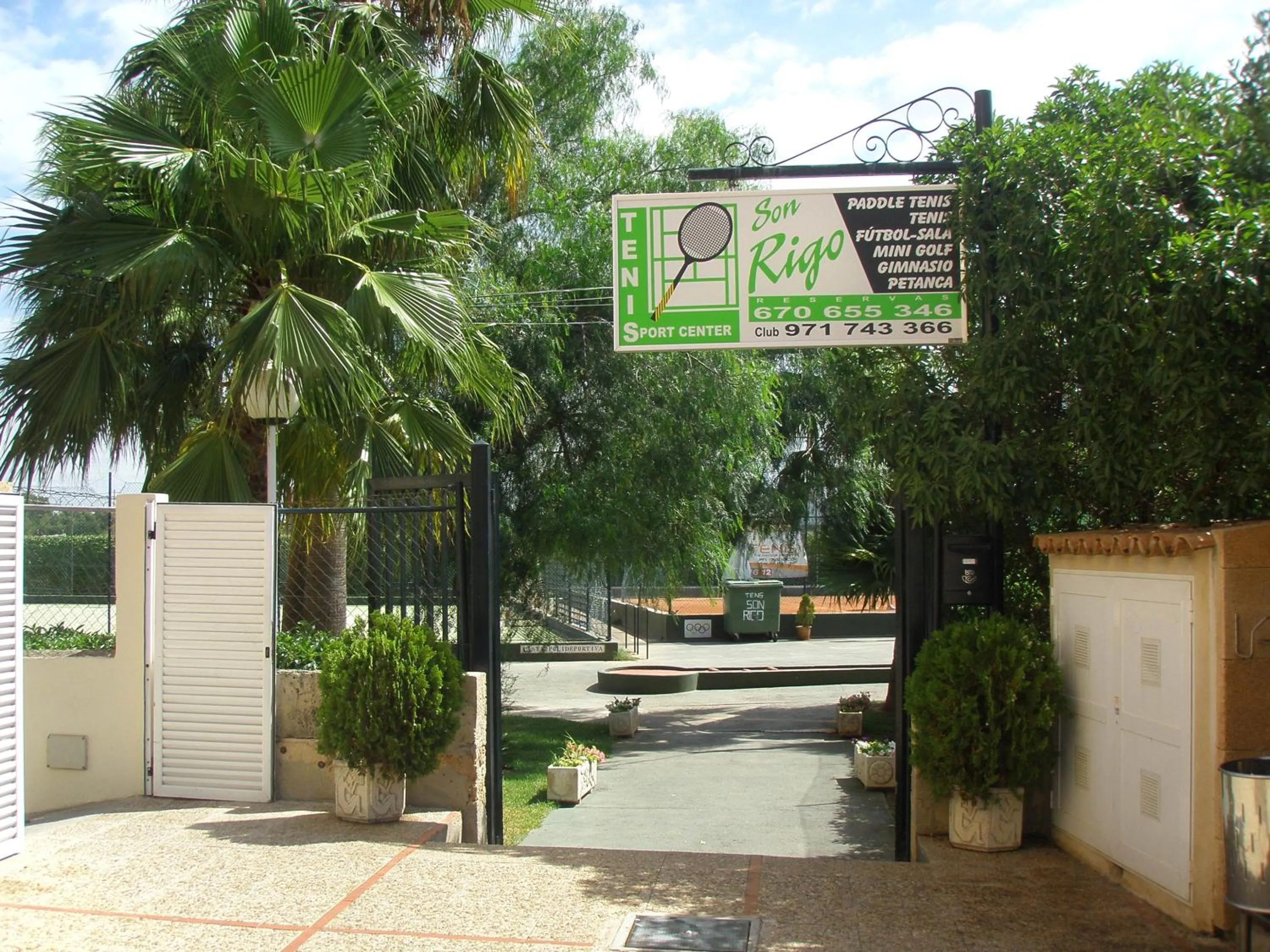 Tennis court in Hotel Don Miguel Playa