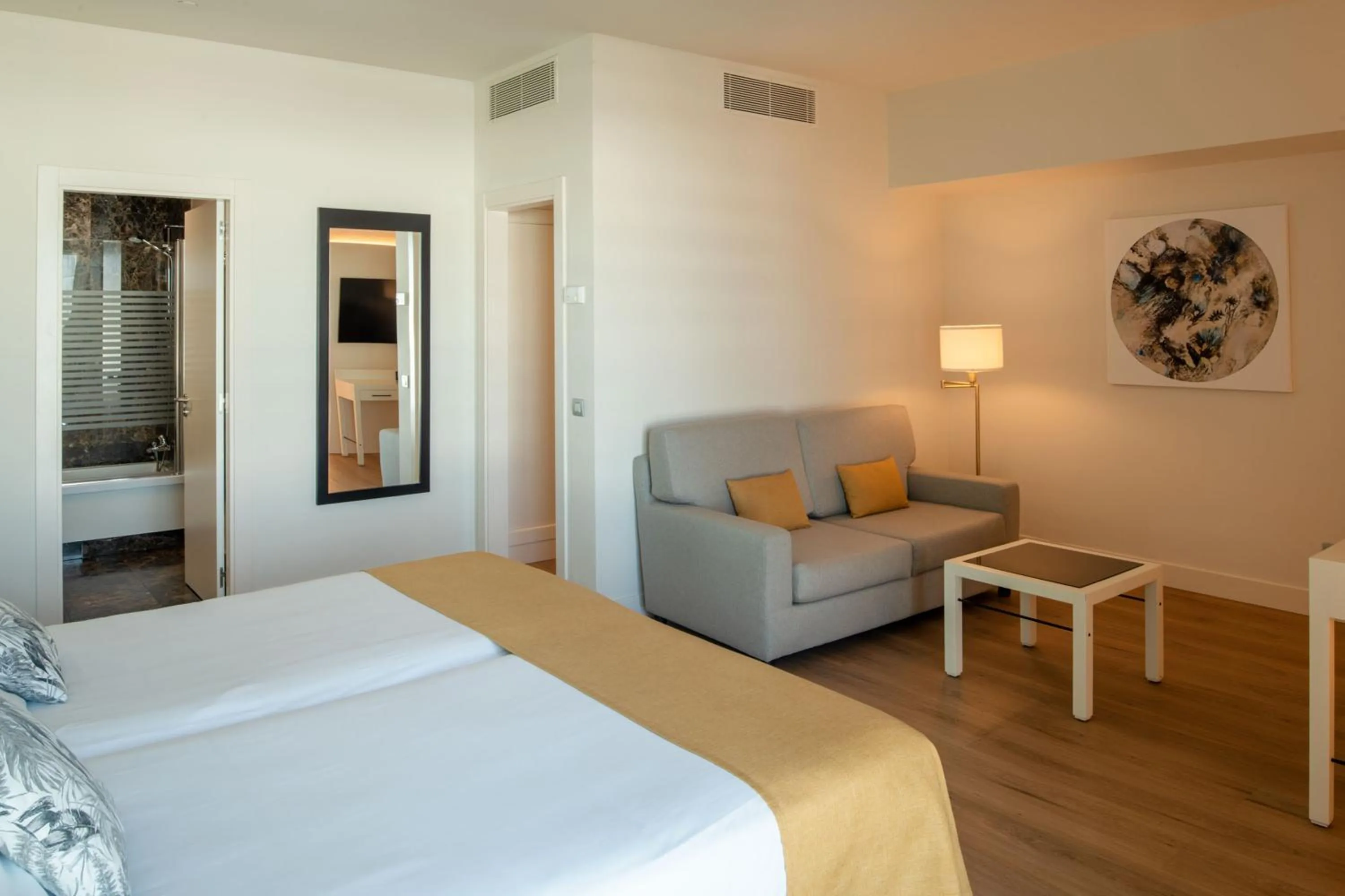 Bed in Arrecife Gran Hotel & Spa