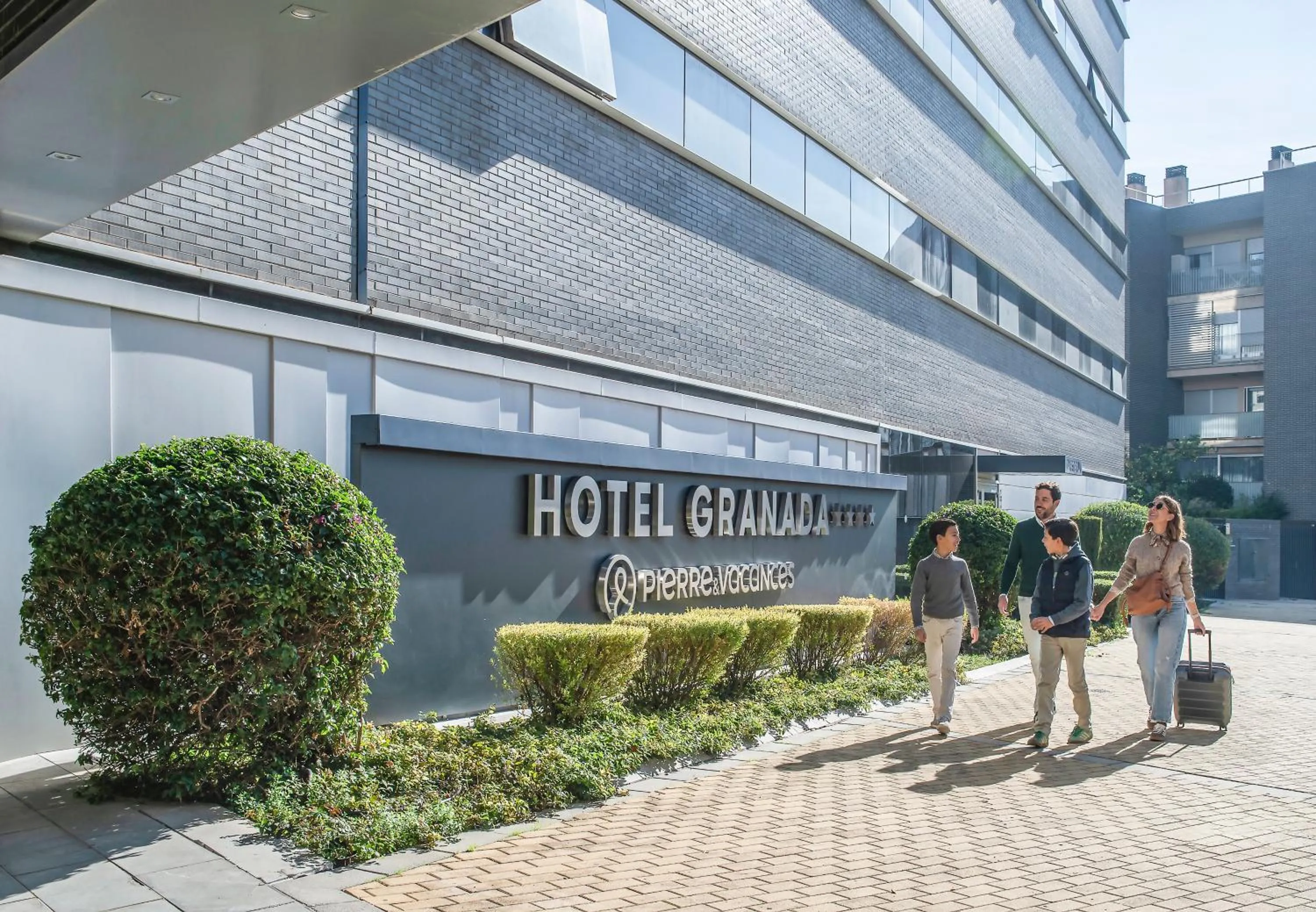 Facade/entrance in Hotel Granada by Pierre & Vacances