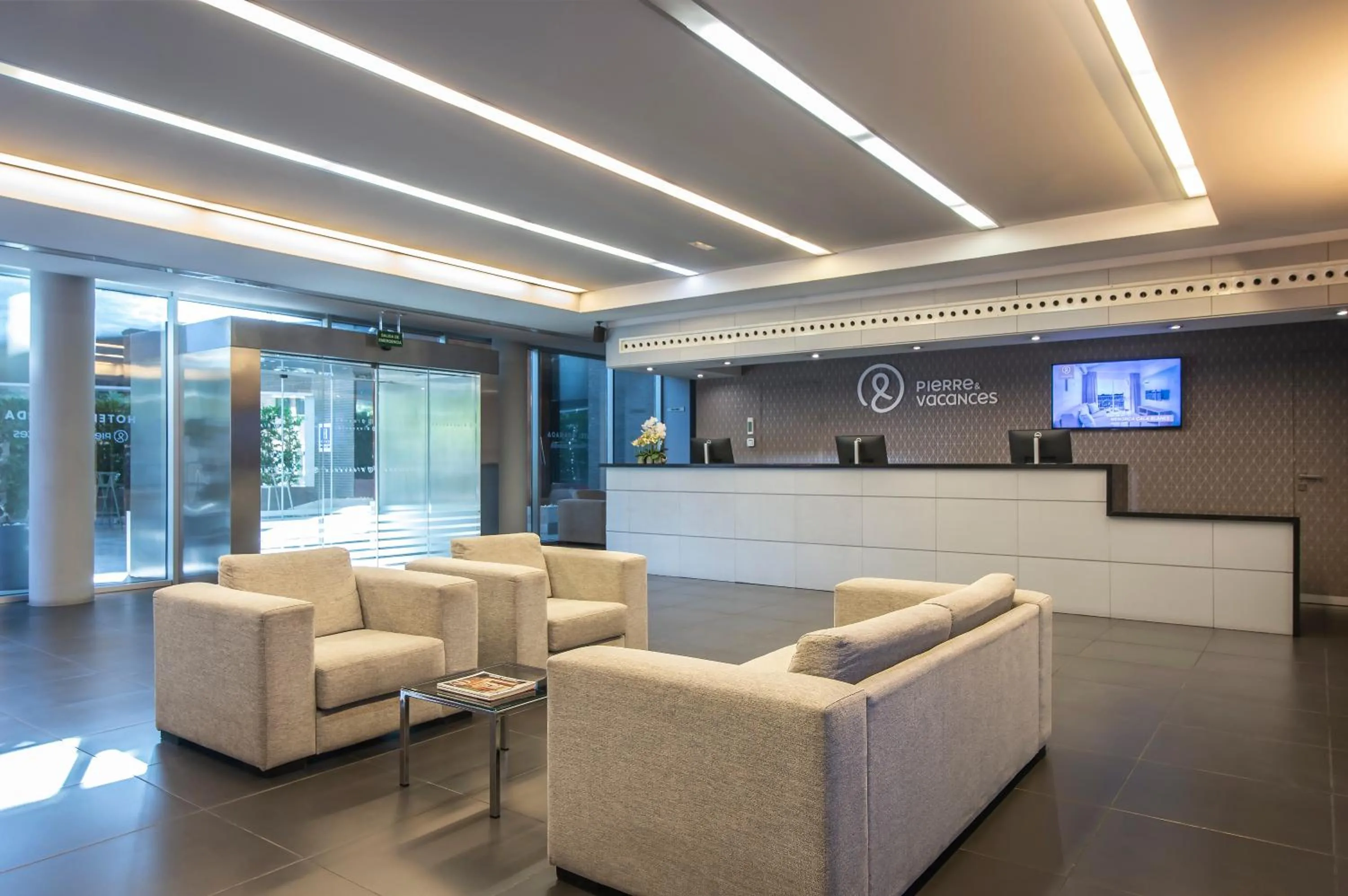 Lobby or reception in Allegro Granada