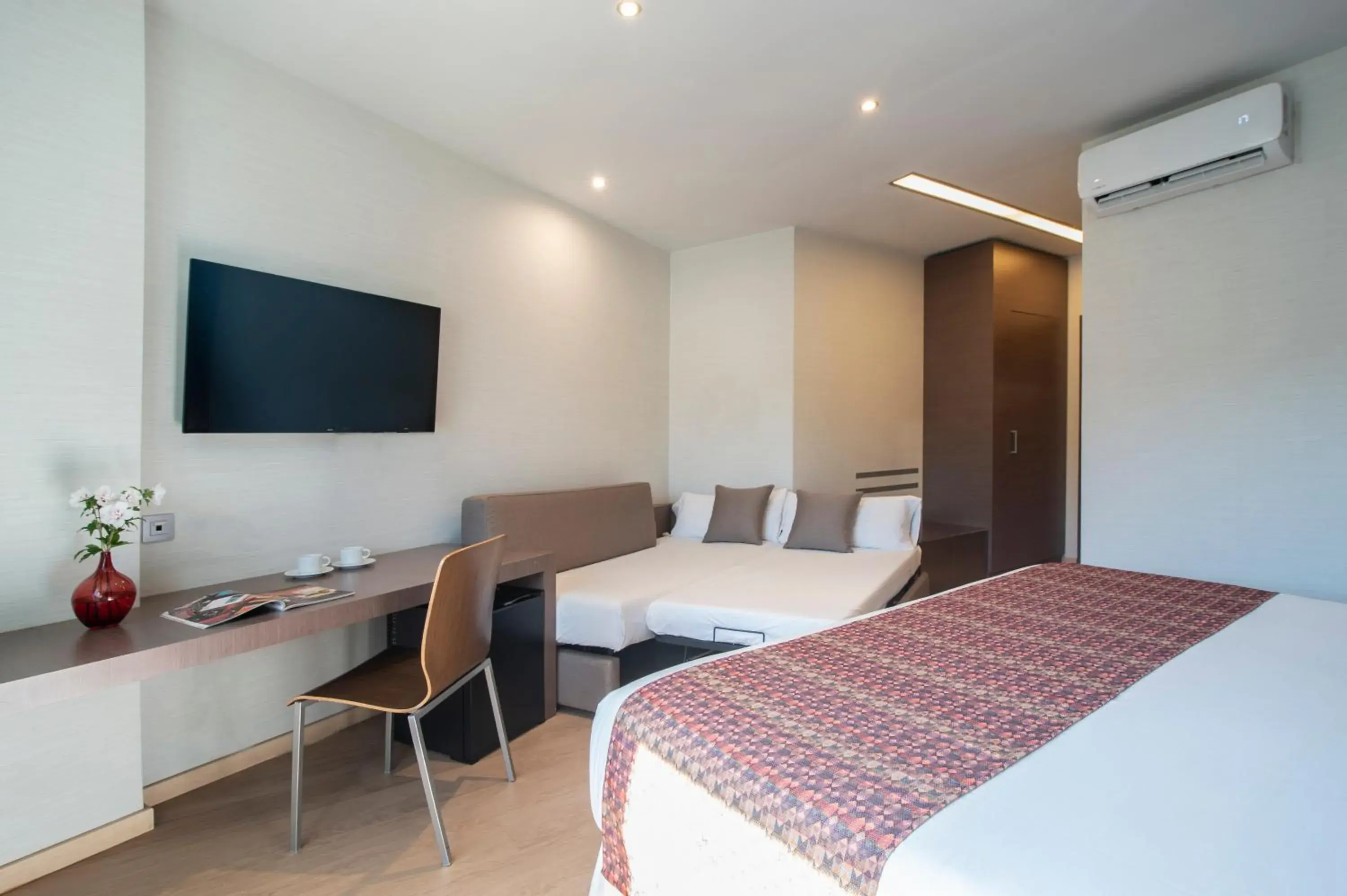 Photo of the whole room, Bed in Allegro Granada Photo of the whole room, Bed in Allegro Granada