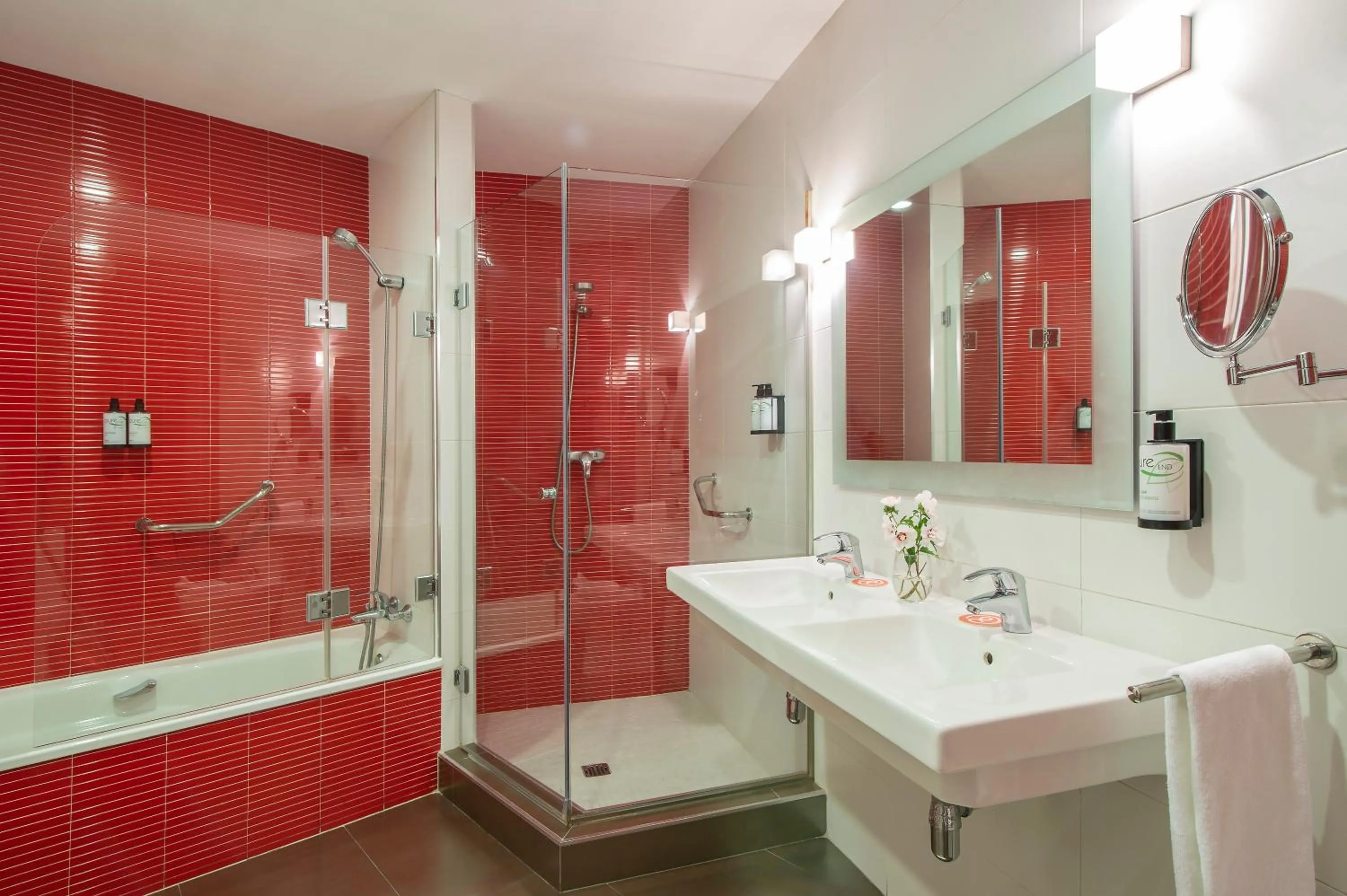 Shower in Allegro Granada