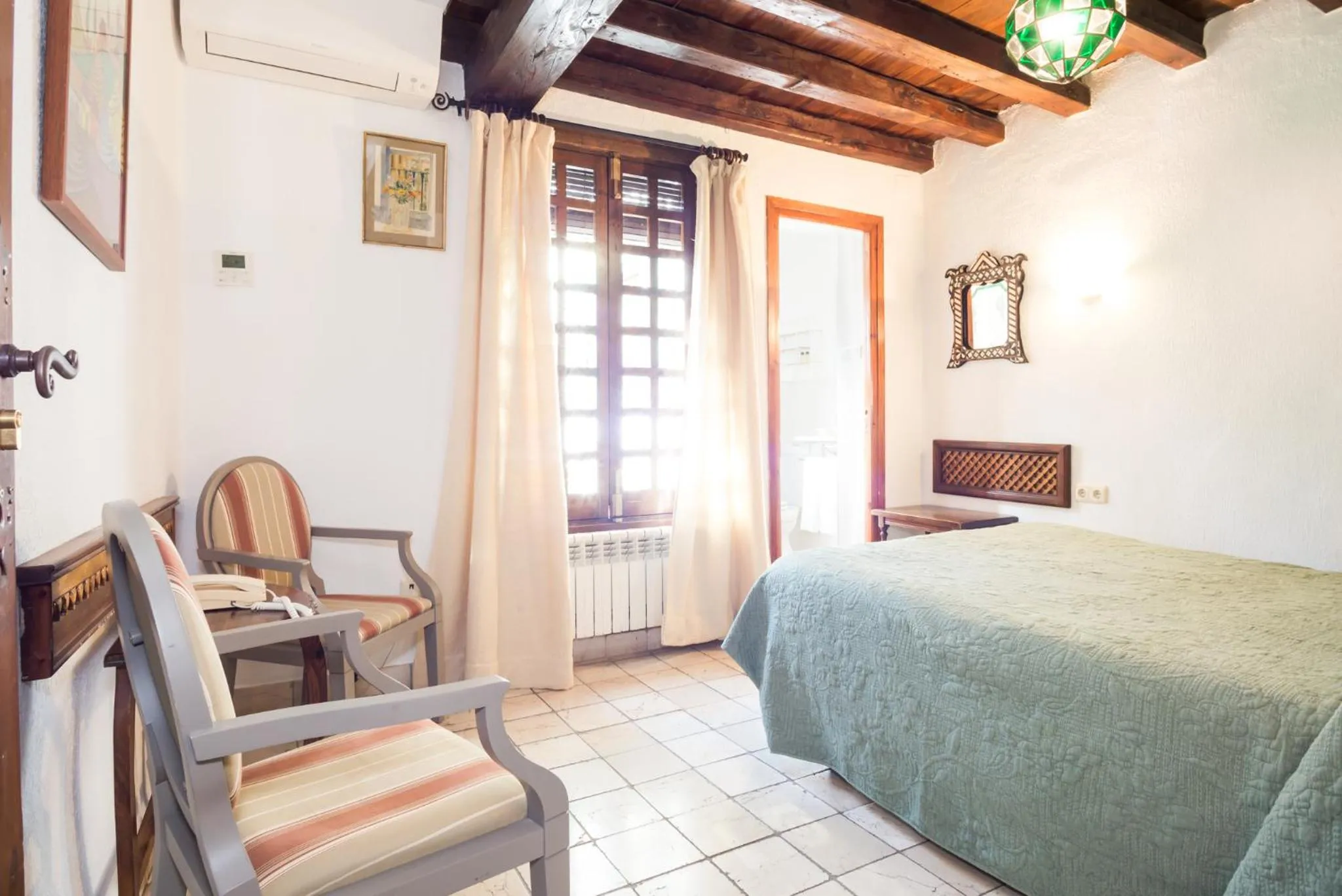 Bedroom, Bed in Hotel América