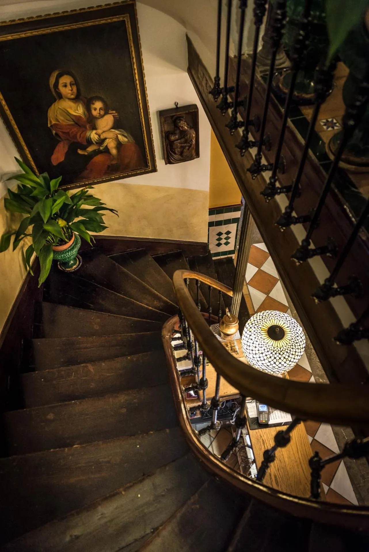 Property building in Hotel América