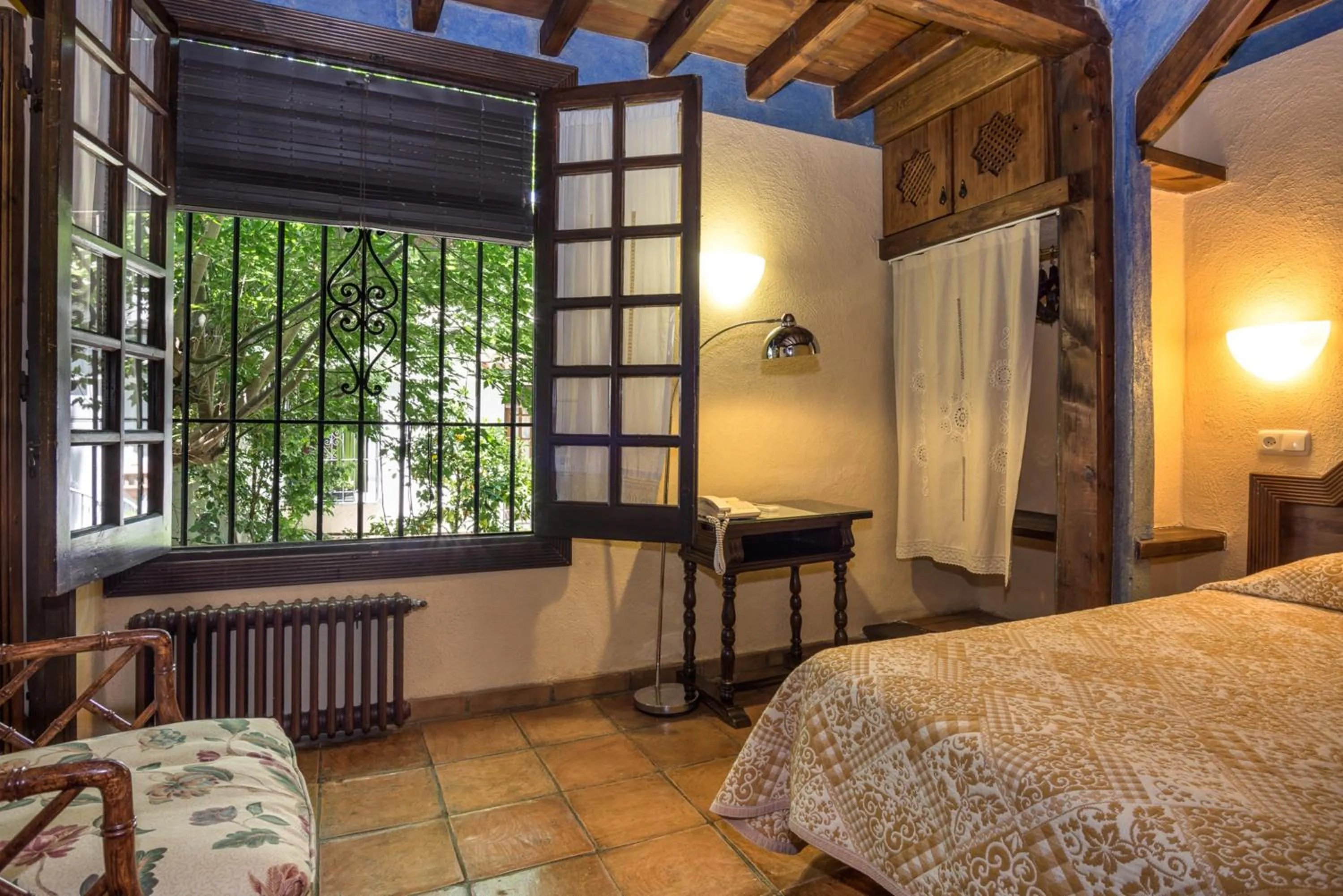 Bed in Hotel América