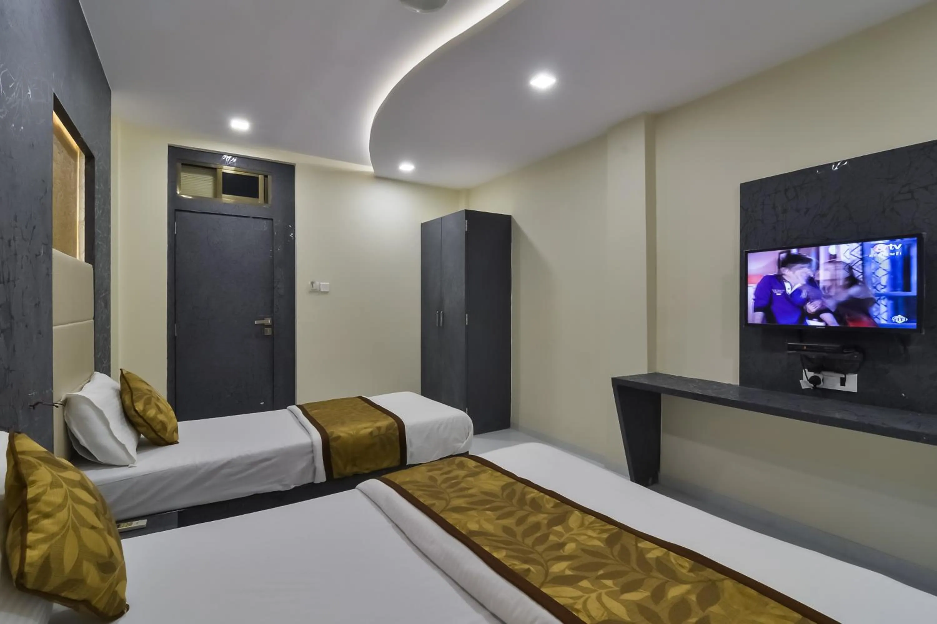 Bed in Hotel Aroma- Dadar
