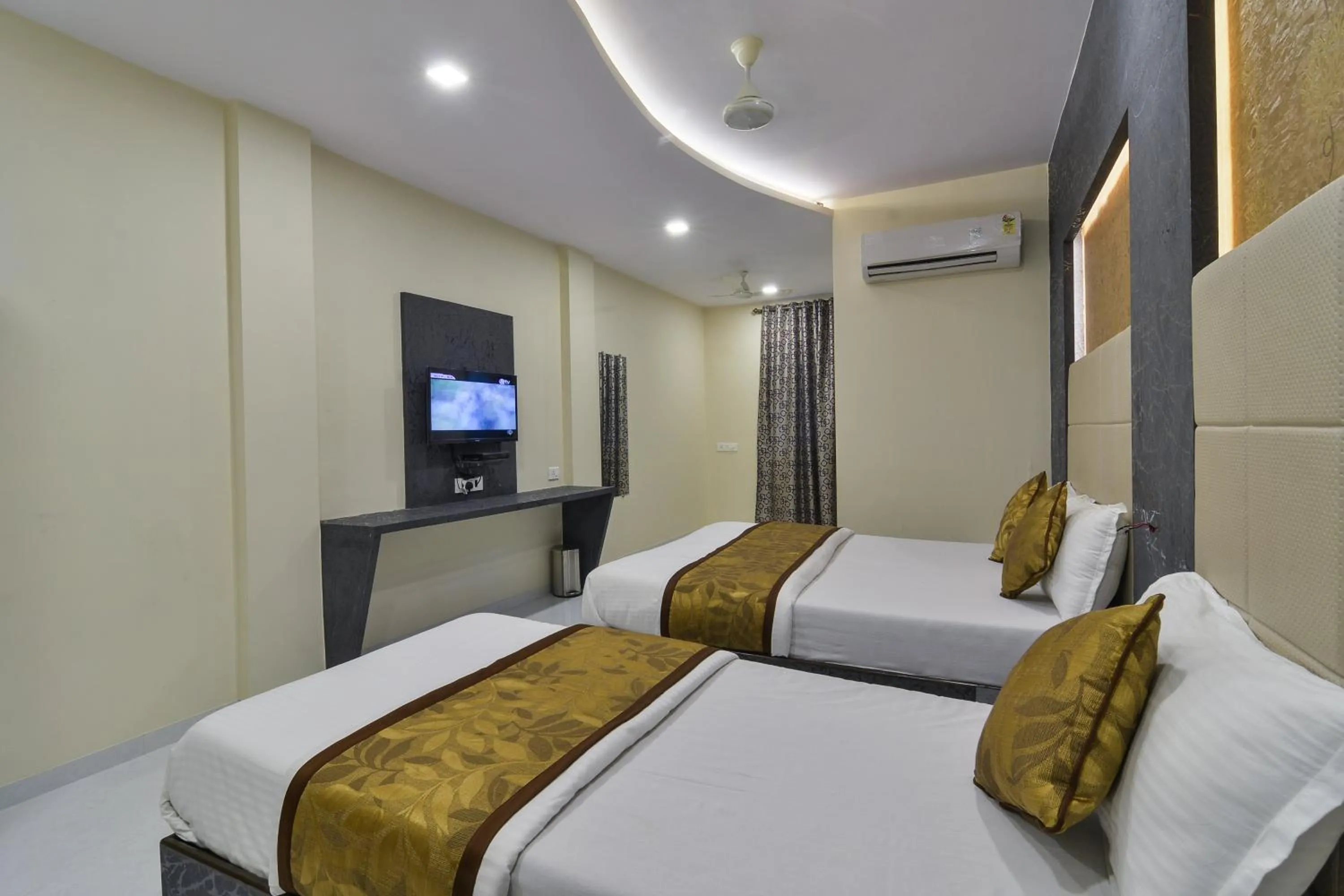 Bed in Hotel Aroma- Dadar