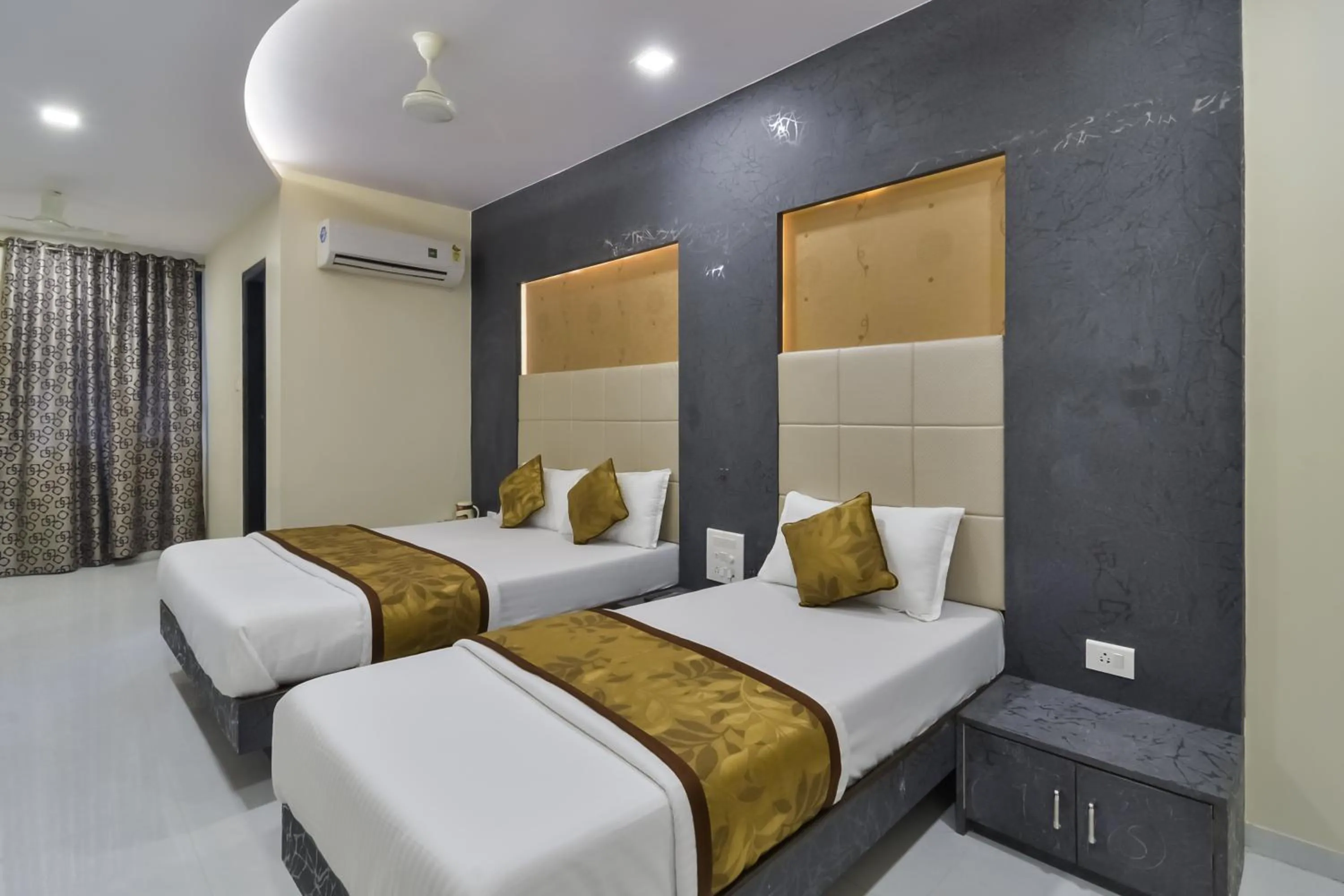 Bed in Hotel Aroma- Dadar