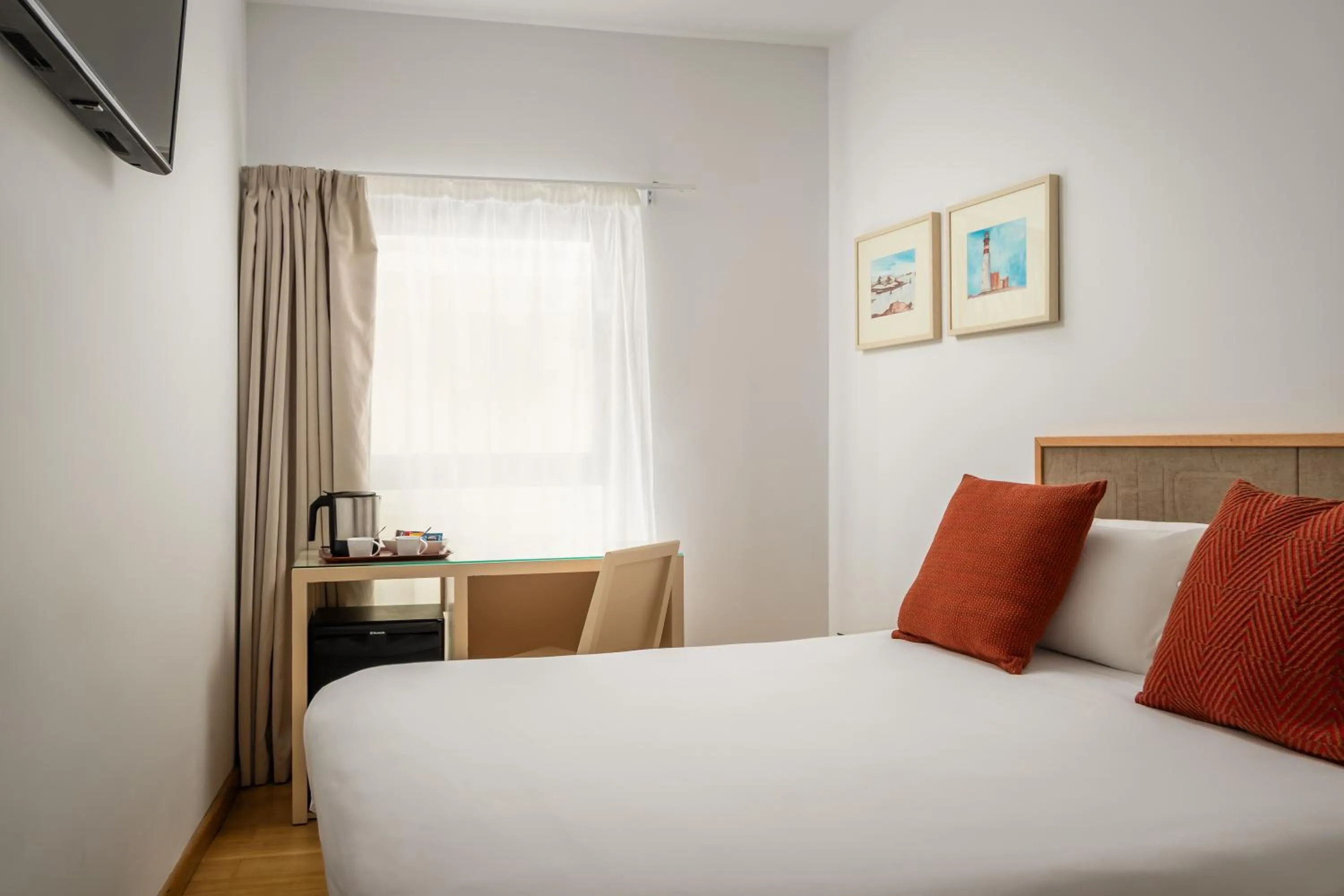 Photo of the whole room, Bed in BYPILLOW Tiento