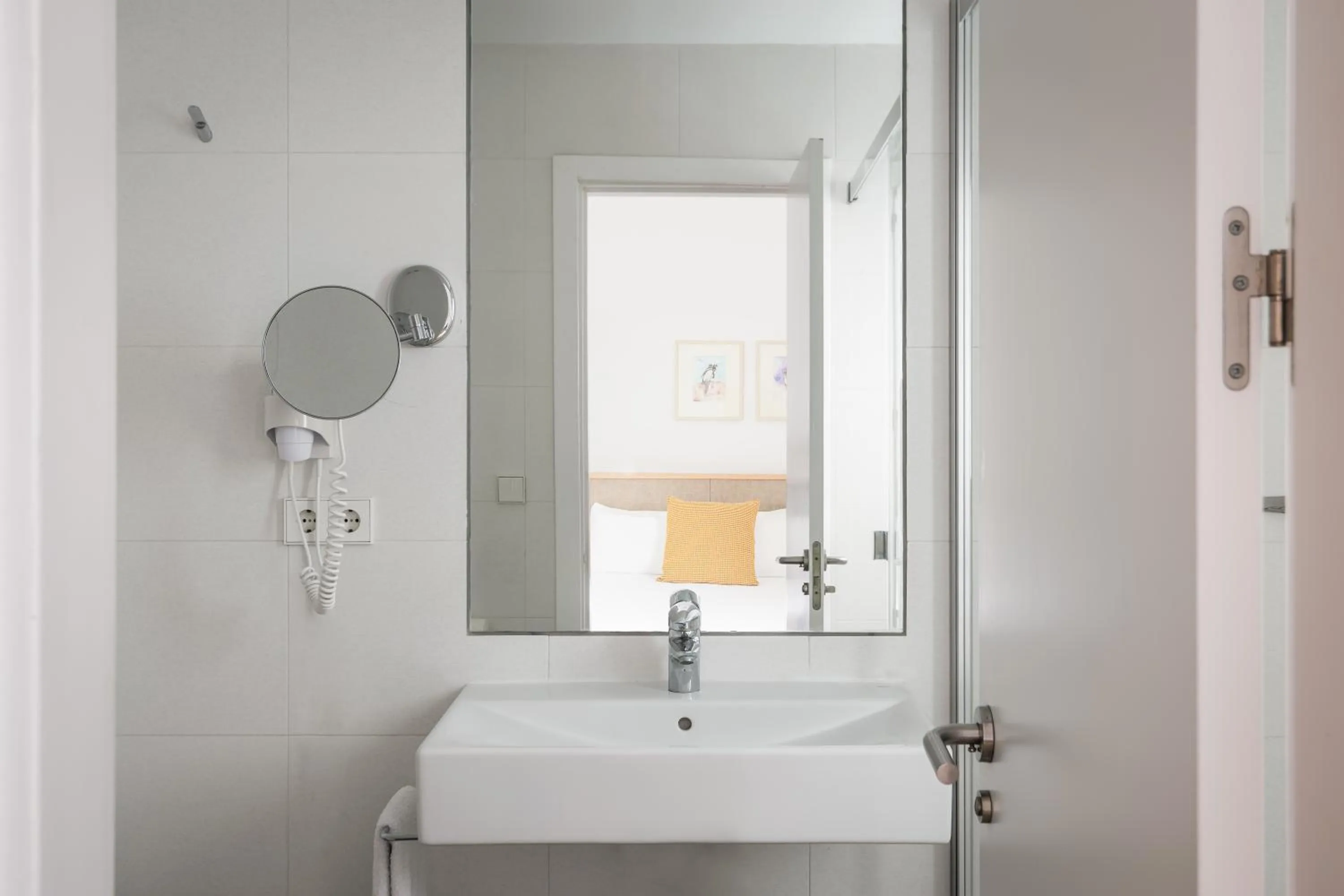 Bathroom in BYPILLOW Tiento