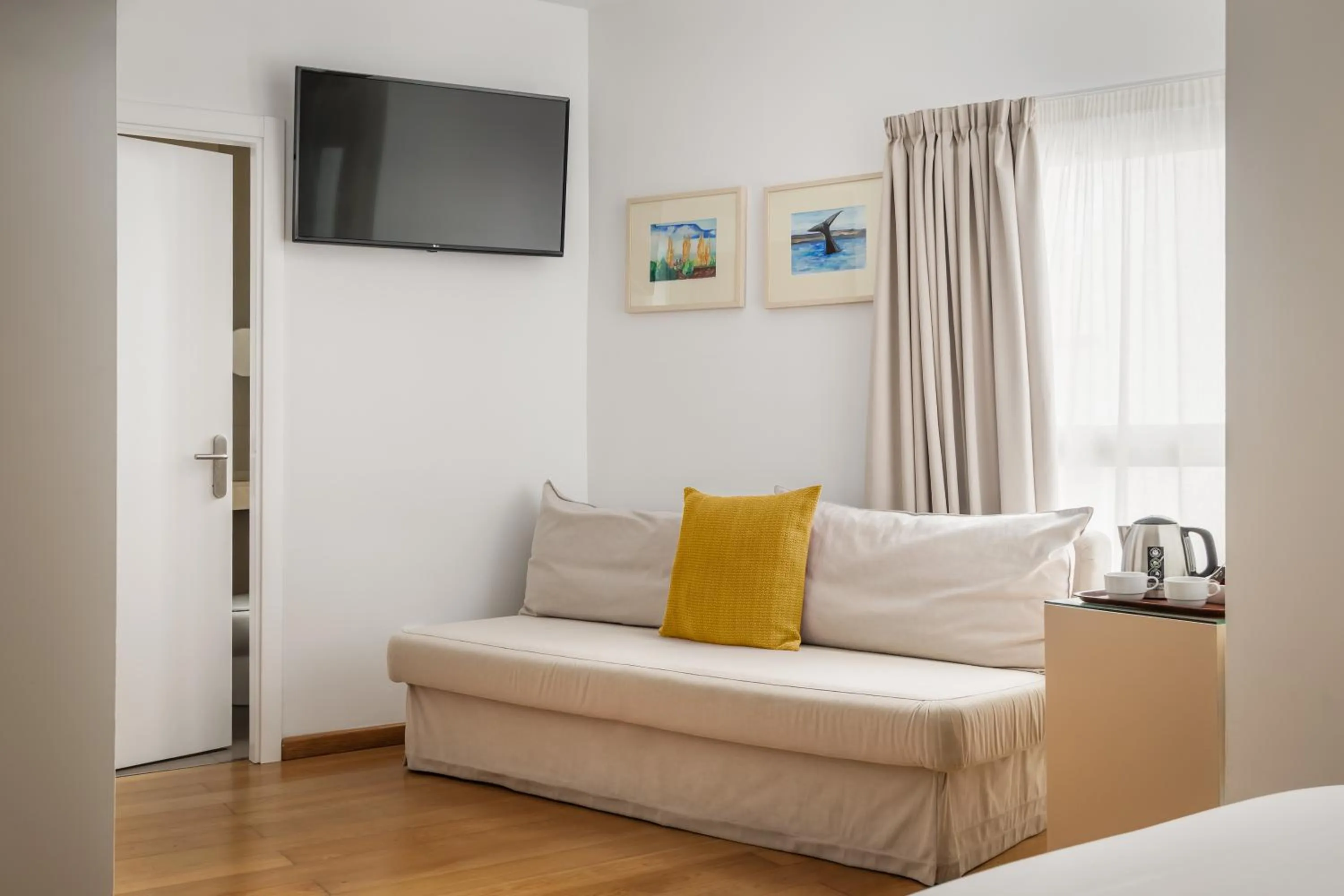 Living room, Bed in BYPILLOW Tiento