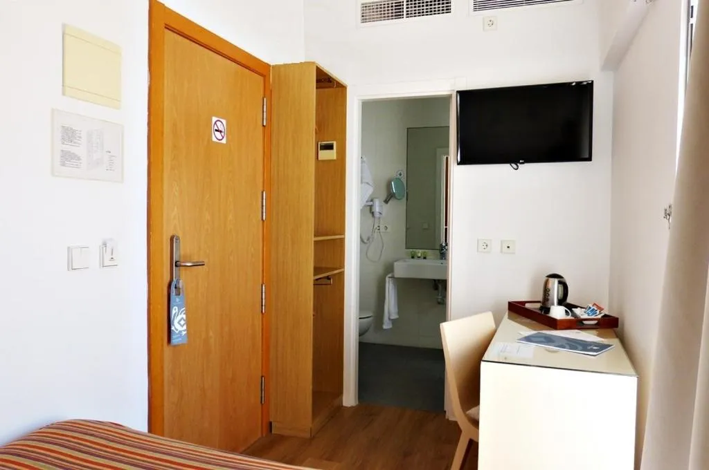 Photo of the whole room in Hotel Apartamentos Patagonia Sur