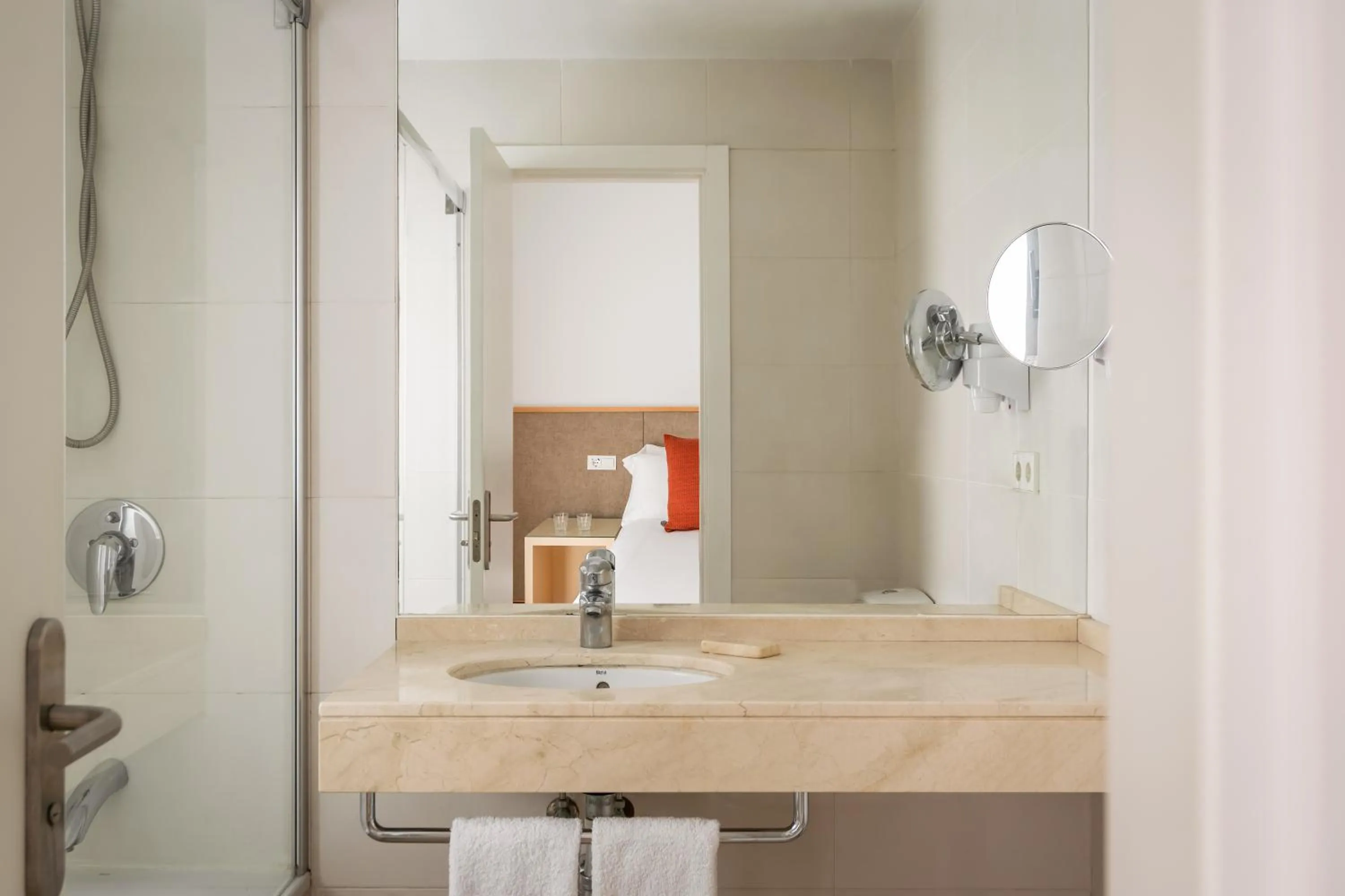 Bathroom in BYPILLOW Tiento