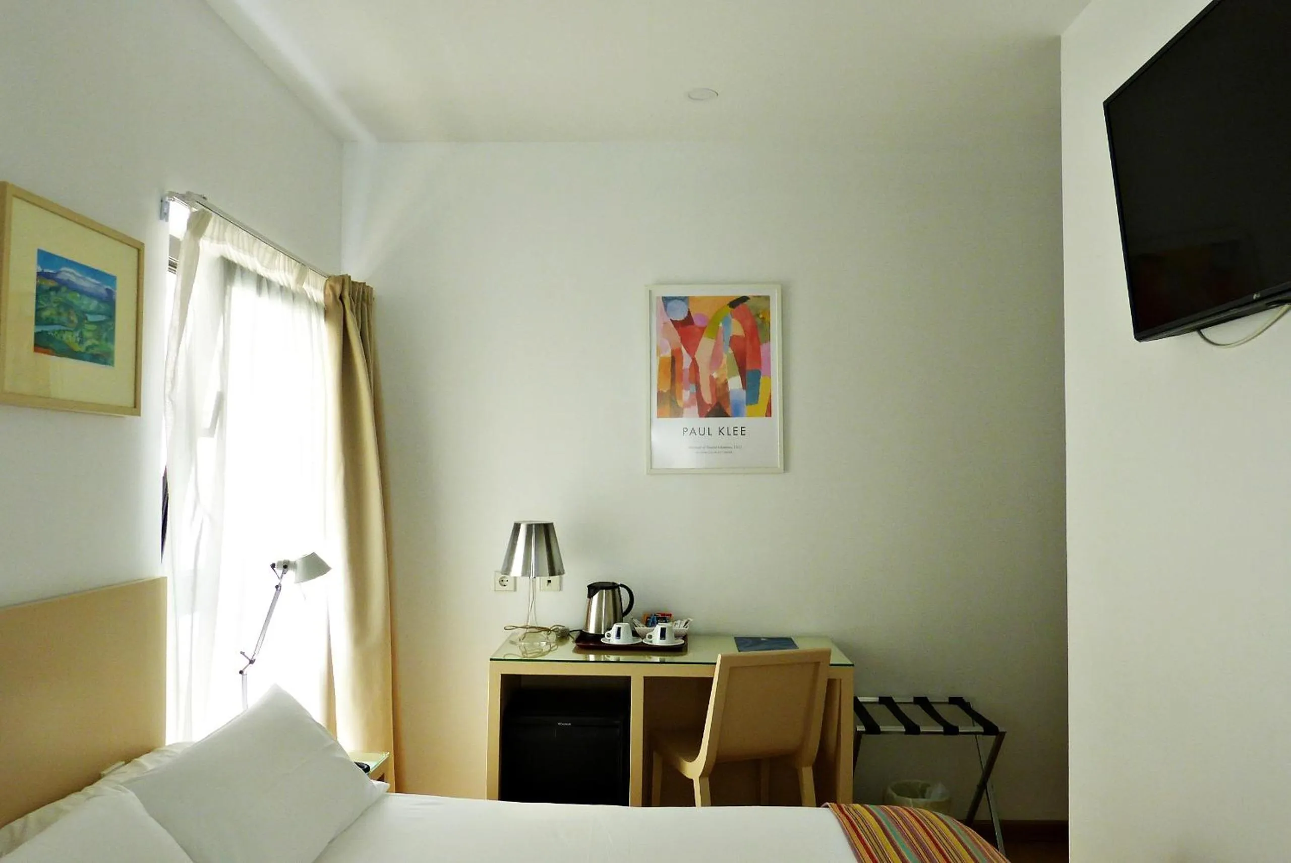 Photo of the whole room, Bed in Hotel Apartamentos Patagonia Sur