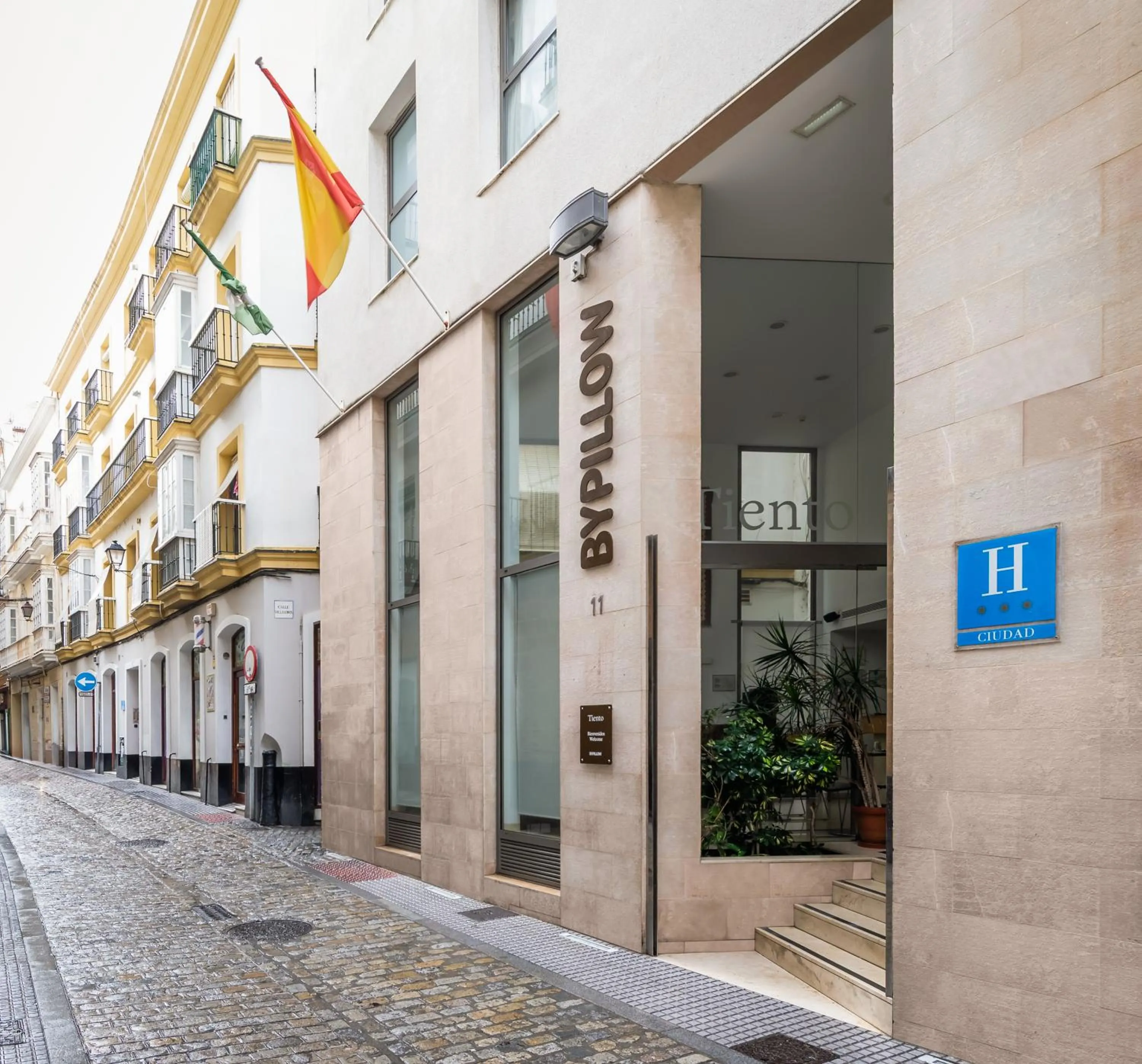 Facade/entrance in BYPILLOW Tiento