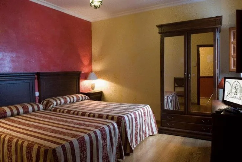 Photo of the whole room, Bed in Hotel Esmeralda