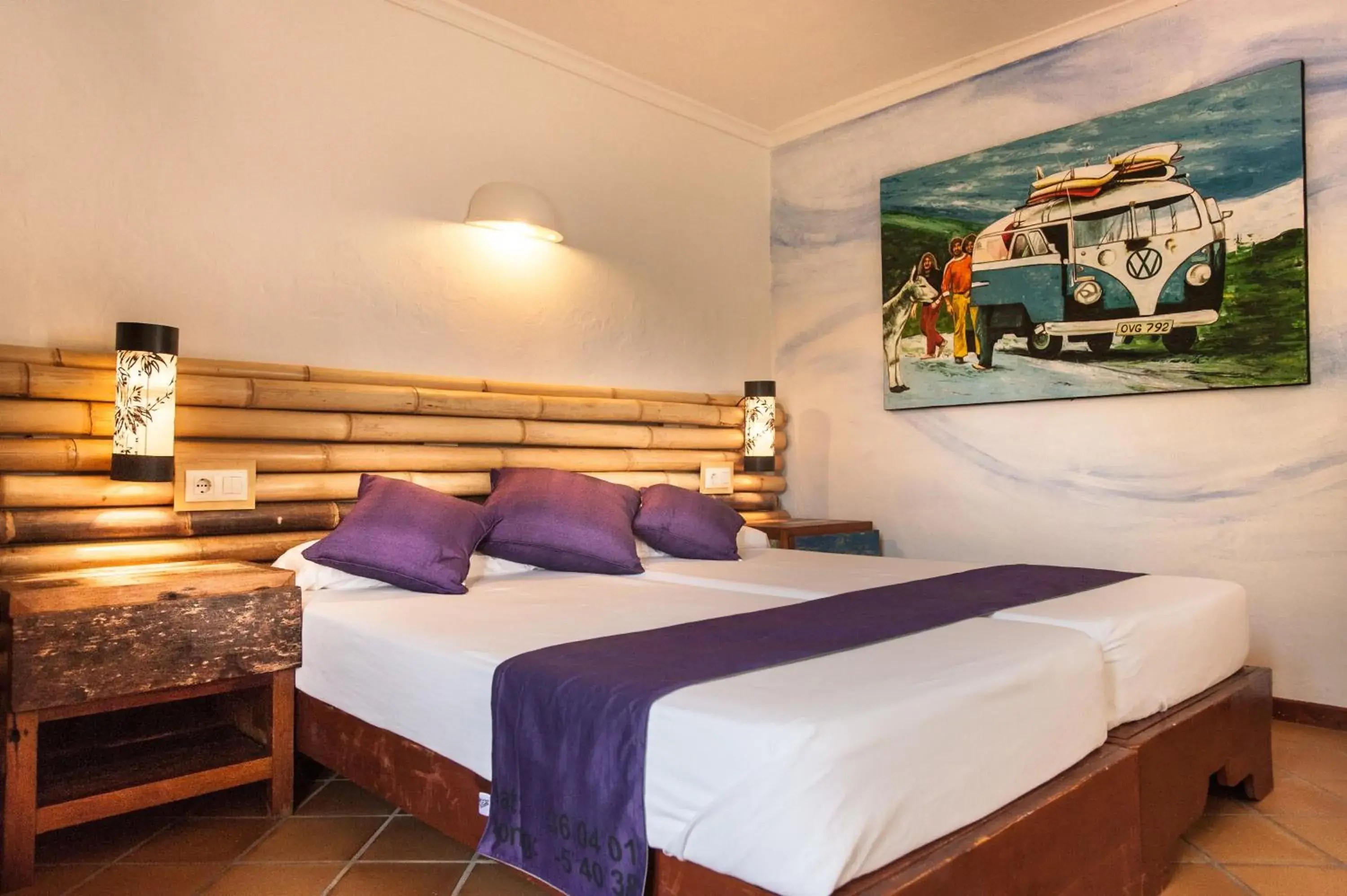 Photo of the whole room, Bed in 100% Fun Photo of the whole room, Bed in 100% Fun