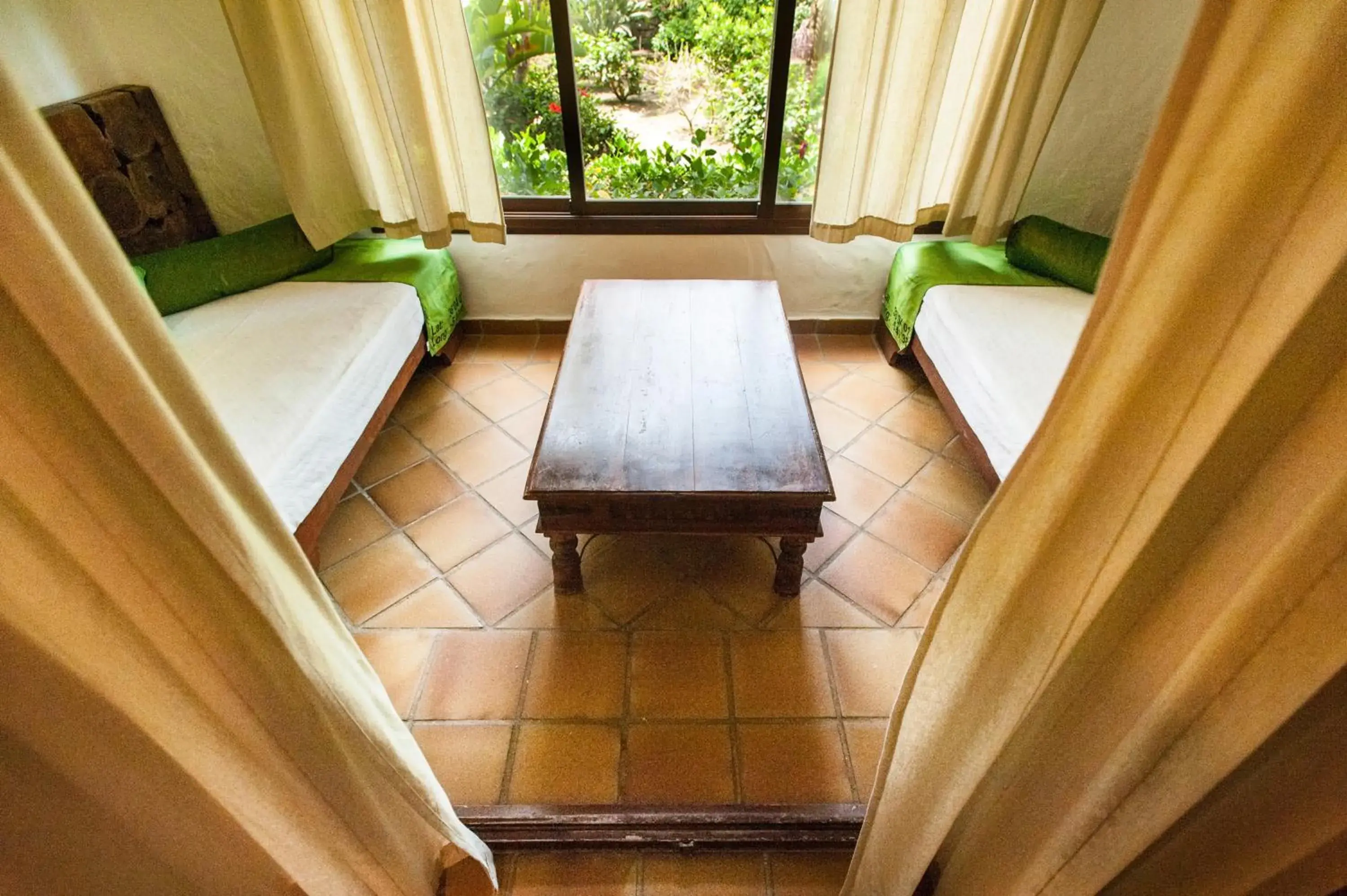 Photo of the whole room in 100% Fun Photo of the whole room in 100% Fun