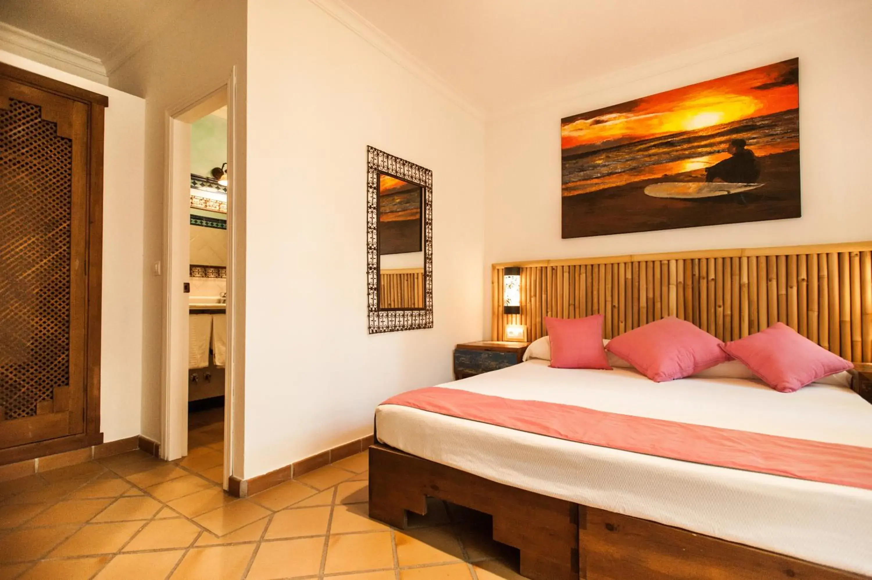 Photo of the whole room, Bed in 100% Fun Photo of the whole room, Bed in 100% Fun