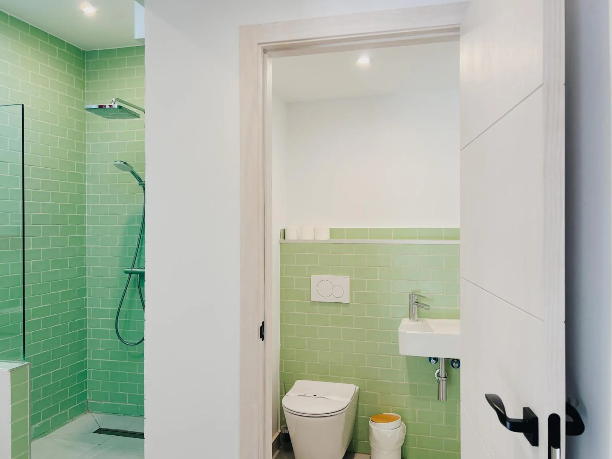 Bathroom in 100% Fun