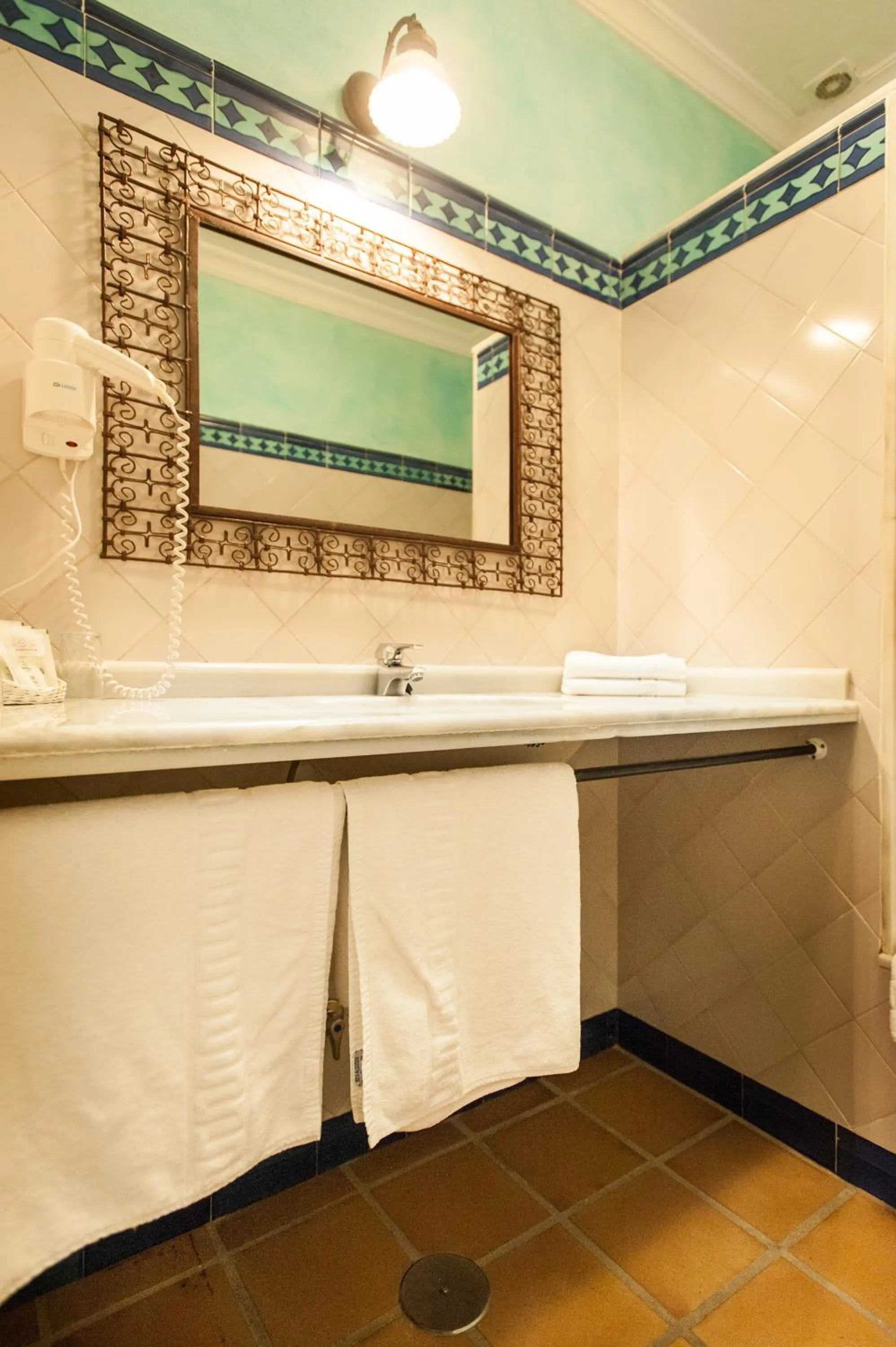 Bathroom in 100% Fun