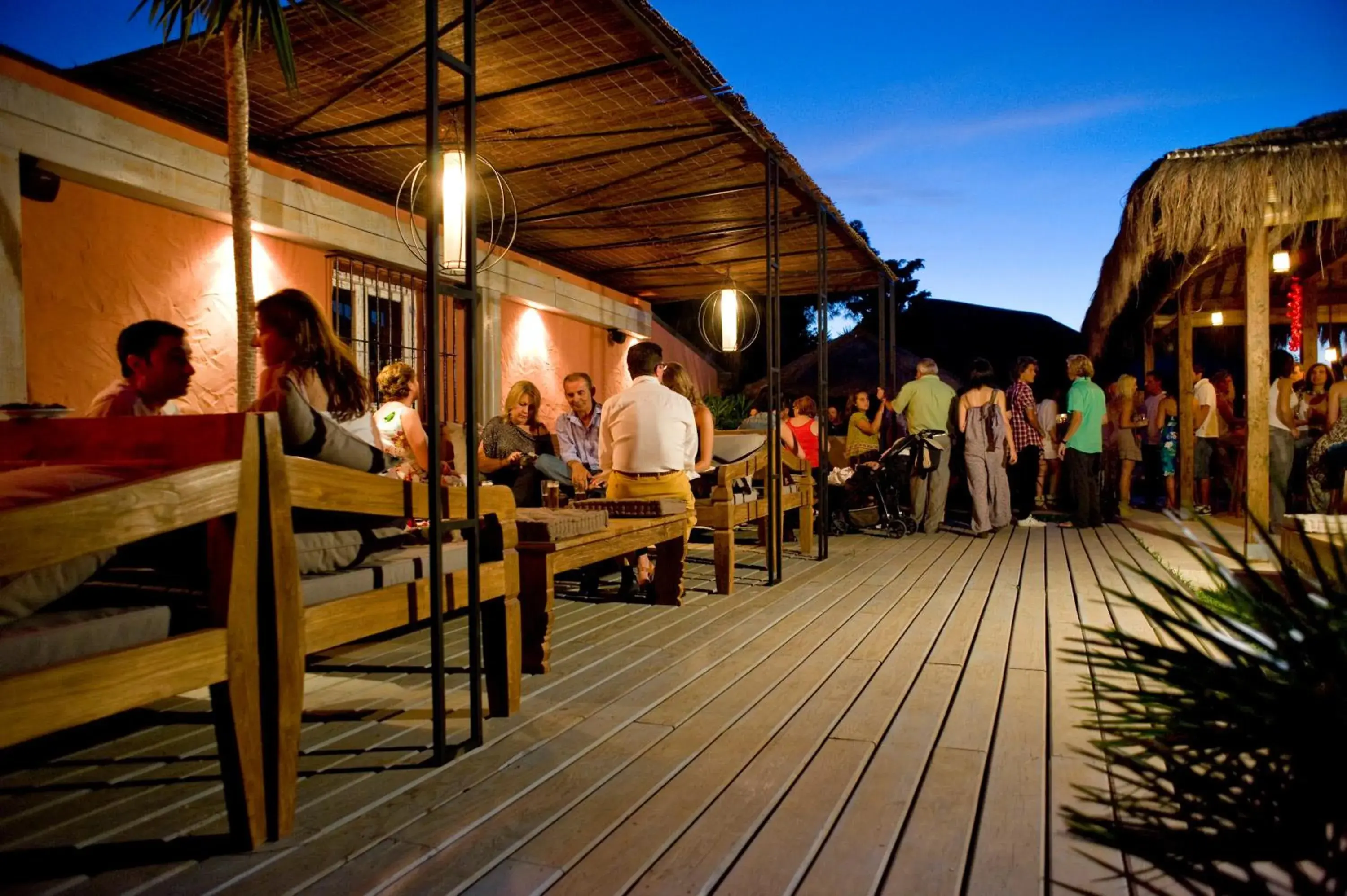 Lounge or bar in 100% Fun Lounge or bar in 100% Fun