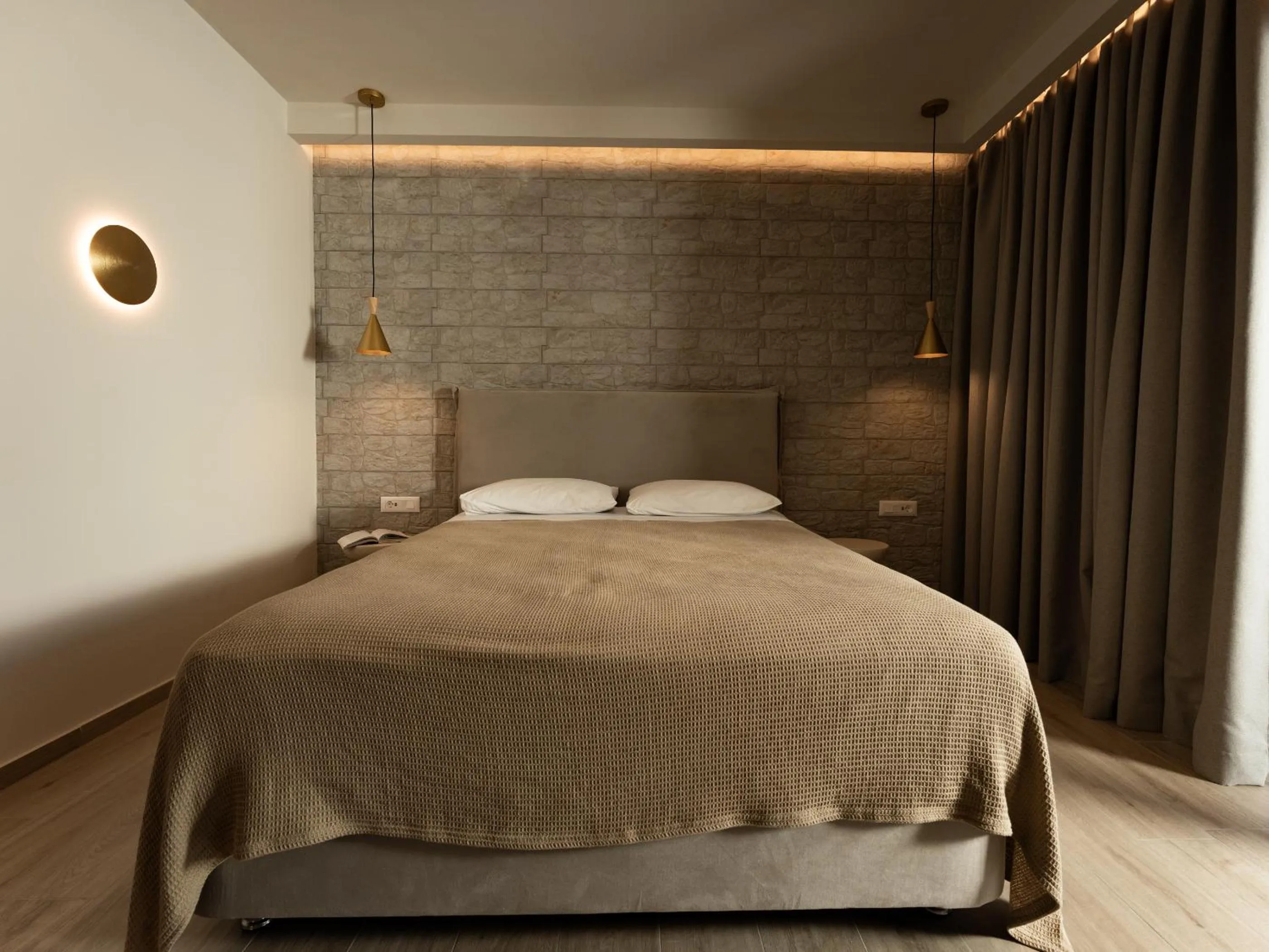 Bedroom, Bed in Zante Suites