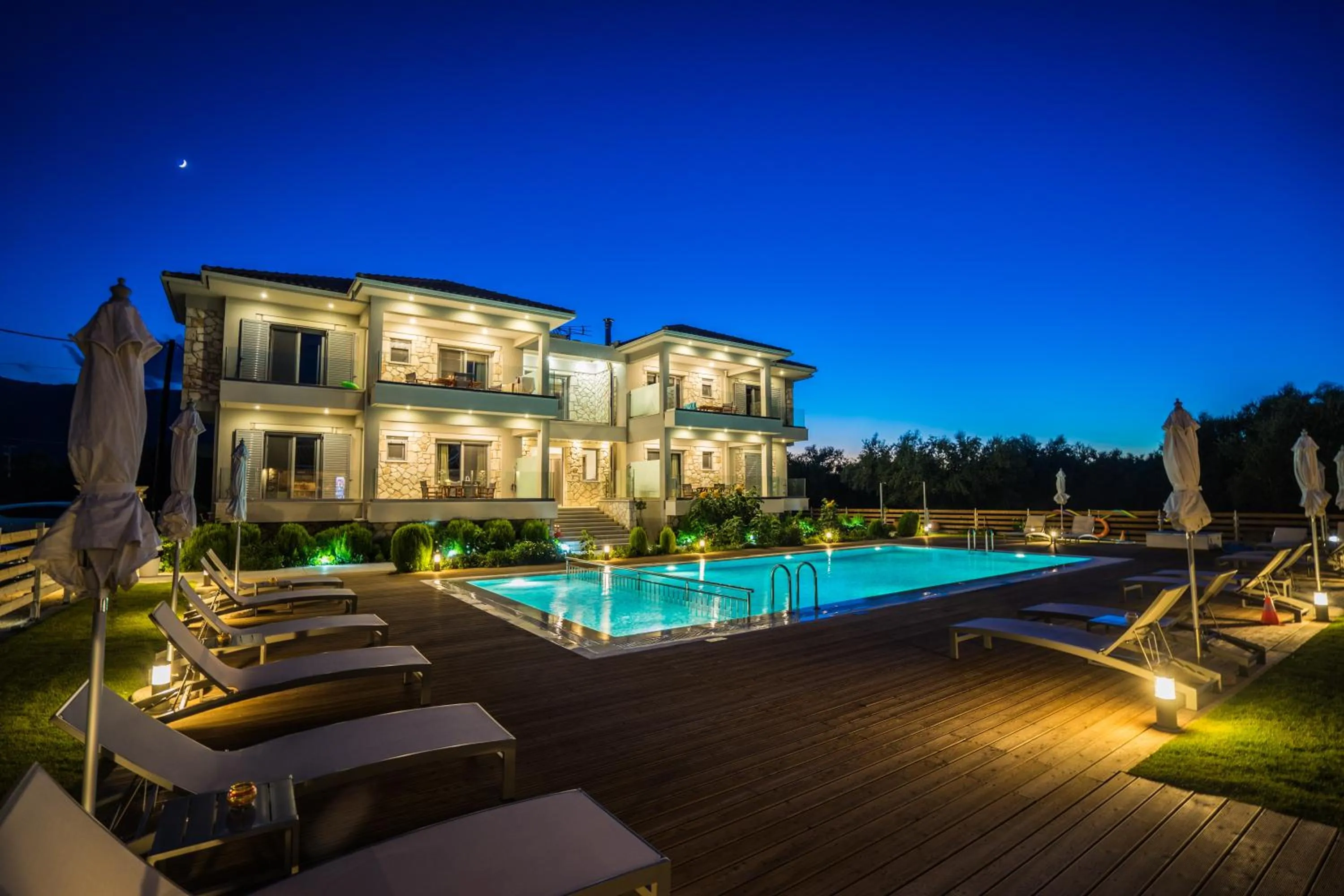 Facade/entrance in Zante Suites