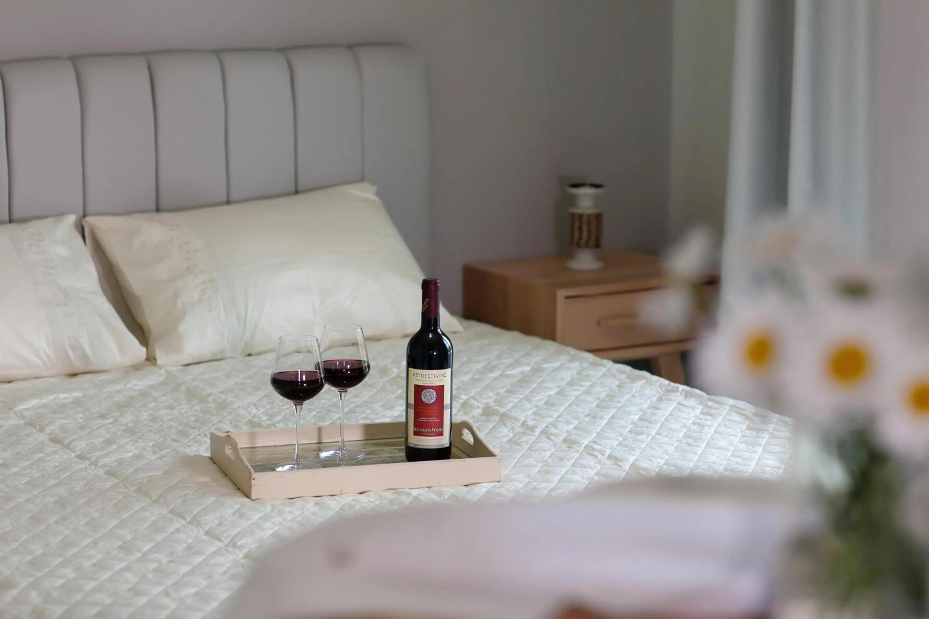 Alcoholic drinks, Bed in Zante Suites