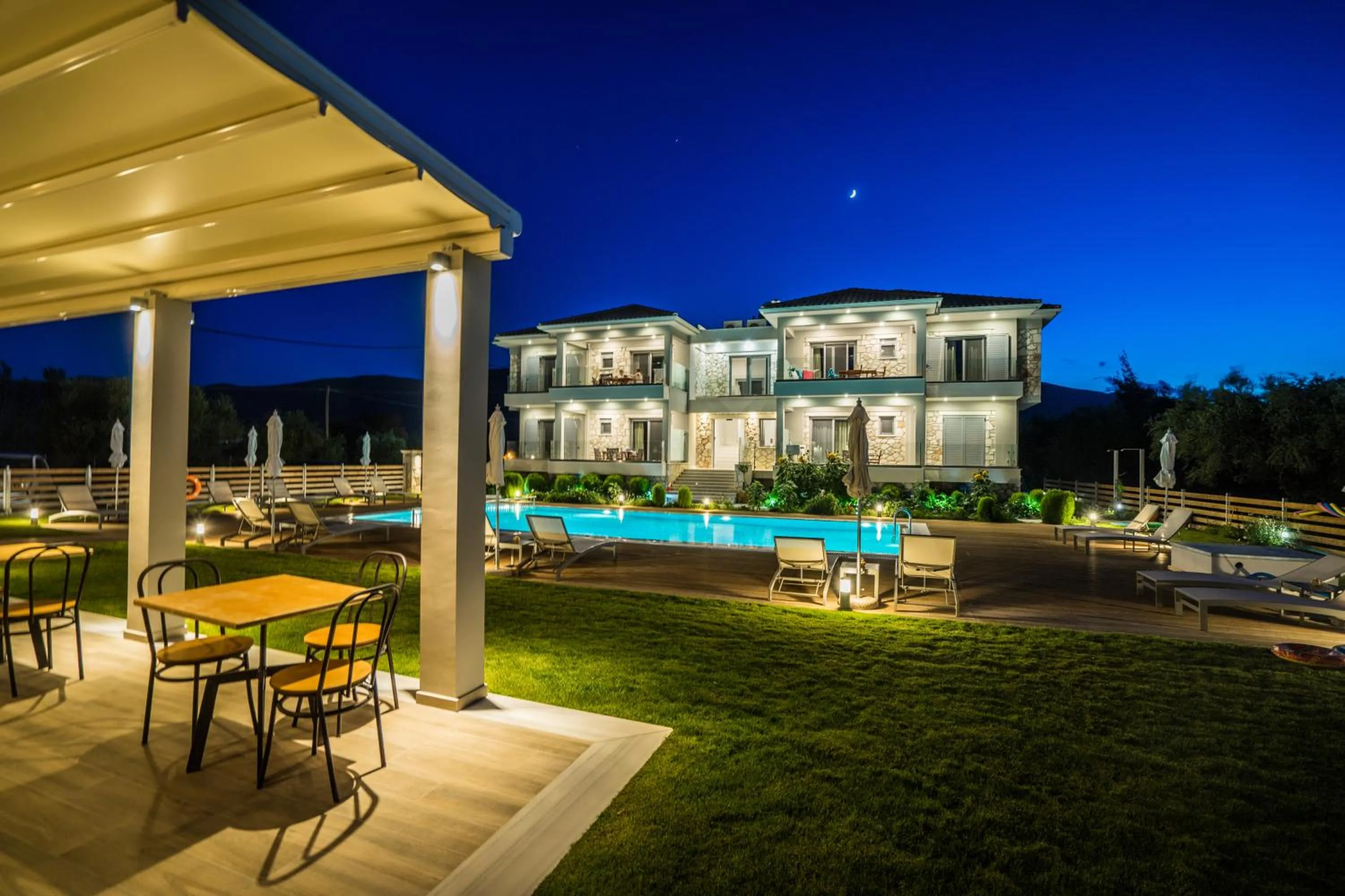 Area and facilities in Zante Suites