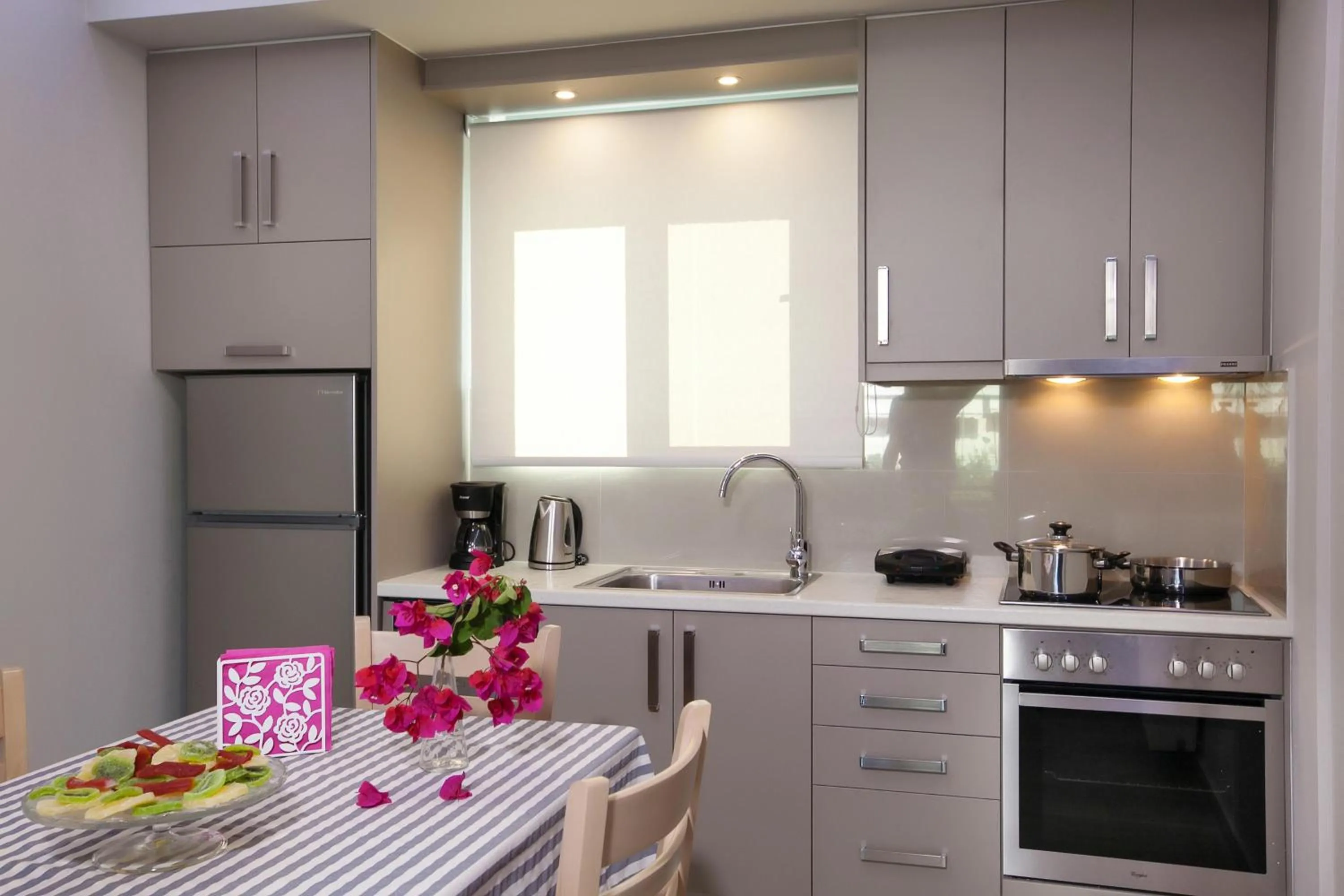 Coffee/tea facilities in Zante Suites