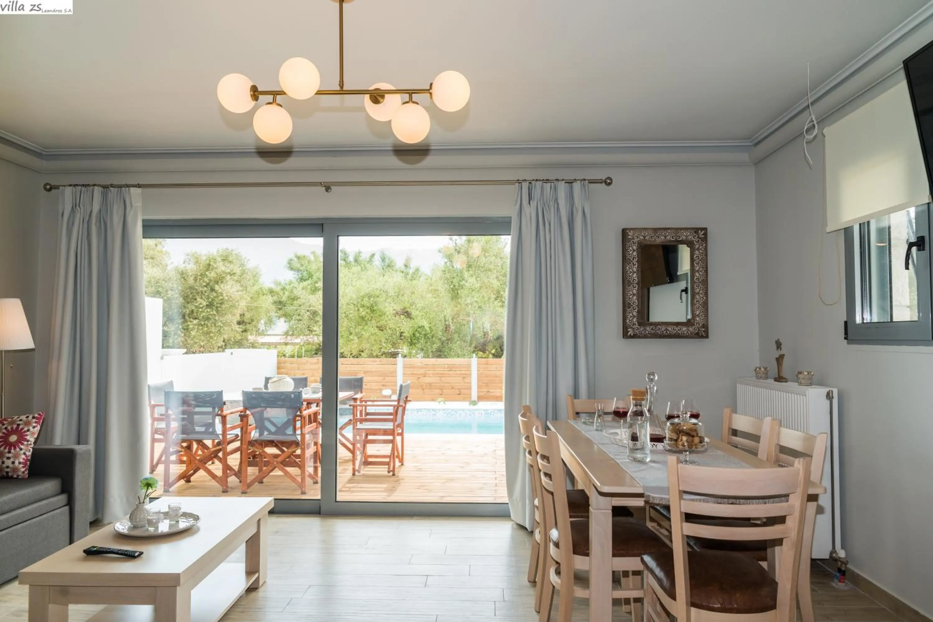 Dining area in Zante Suites